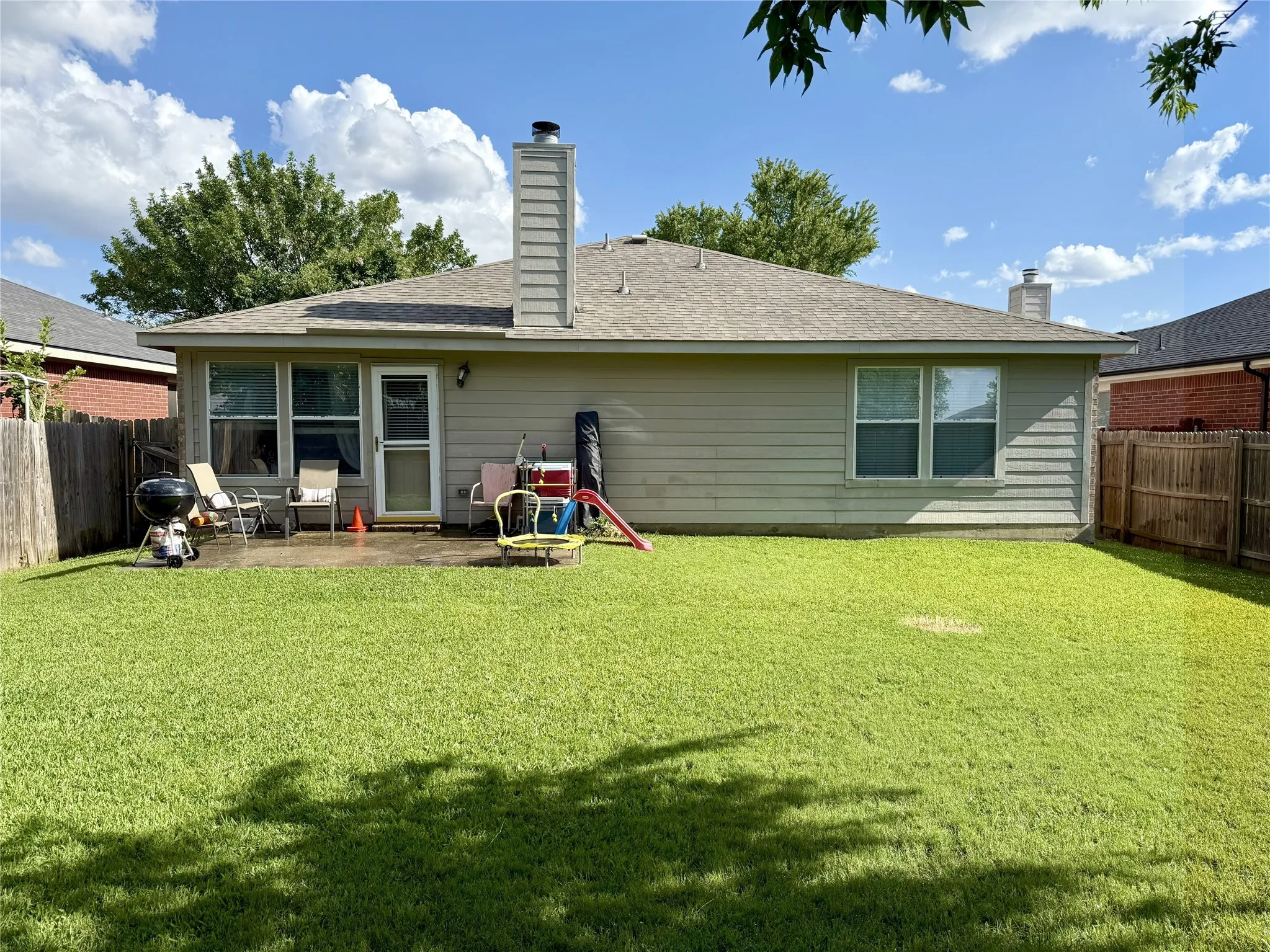 Single Family Residence For Rent in Denton County , 1547 Thornhill Lane, Little Elm, Texas 75068, 3 Bedroom, 2 Bathroom, 2 Garage spaces, 1,426 Sqft, built in 2002, mls#21409315, Real Estate Agent in Little Elm, Homes For Rent in Denton county, Homes For Rent in Little Elm, Realtor in Little Elm Texas, Real Estate Brokerage Independent Realty Texas, Luminita Cordes Realtor