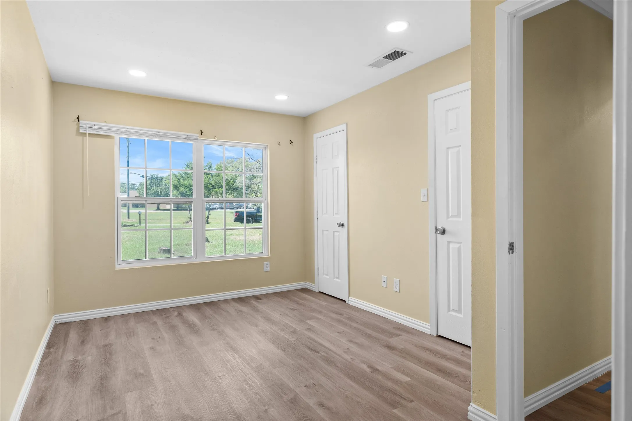 Single Family Residence For Sale in Van Zandt County , 1208 N Spring Street, Grand Saline, Texas 75140, 2 Bedroom, 2 Bathroom, Garage spaces, 936 Sqft, built in 1940, mls#21409358, Real Estate Agent in Grand Saline, Homes For Sale in Van Zandt county, Homes For Sale in Grand Saline, Realtor in Grand Saline Texas, Real Estate Brokerage Independent Realty Texas, Luminita Cordes Realtor