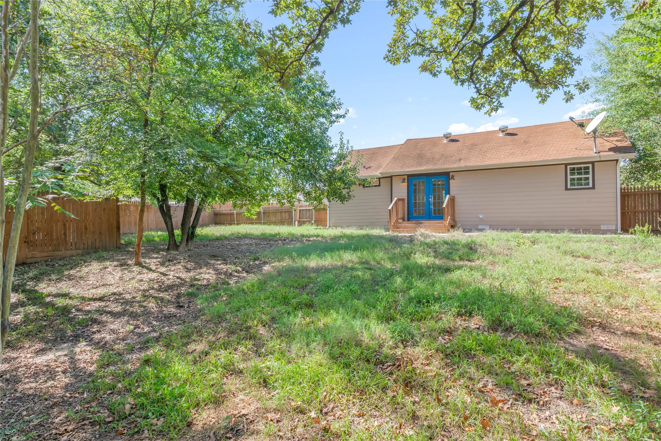 Single Family Residence For Sale in Van Zandt County , 1208 N Spring Street, Grand Saline, Texas 75140, 2 Bedroom, 2 Bathroom, Garage spaces, 936 Sqft, built in 1940, mls#21409358, Real Estate Agent in Grand Saline, Homes For Sale in Van Zandt county, Homes For Sale in Grand Saline, Realtor in Grand Saline Texas, Real Estate Brokerage Independent Realty Texas, Luminita Cordes Realtor