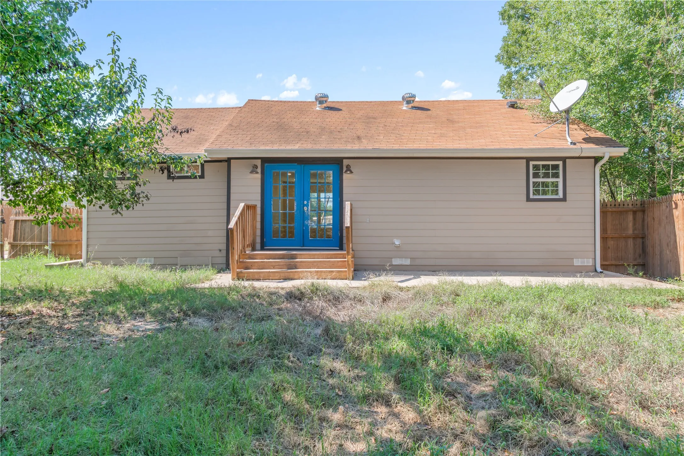 Single Family Residence For Sale in Van Zandt County , 1208 N Spring Street, Grand Saline, Texas 75140, 2 Bedroom, 2 Bathroom, Garage spaces, 936 Sqft, built in 1940, mls#21409358, Real Estate Agent in Grand Saline, Homes For Sale in Van Zandt county, Homes For Sale in Grand Saline, Realtor in Grand Saline Texas, Real Estate Brokerage Independent Realty Texas, Luminita Cordes Realtor