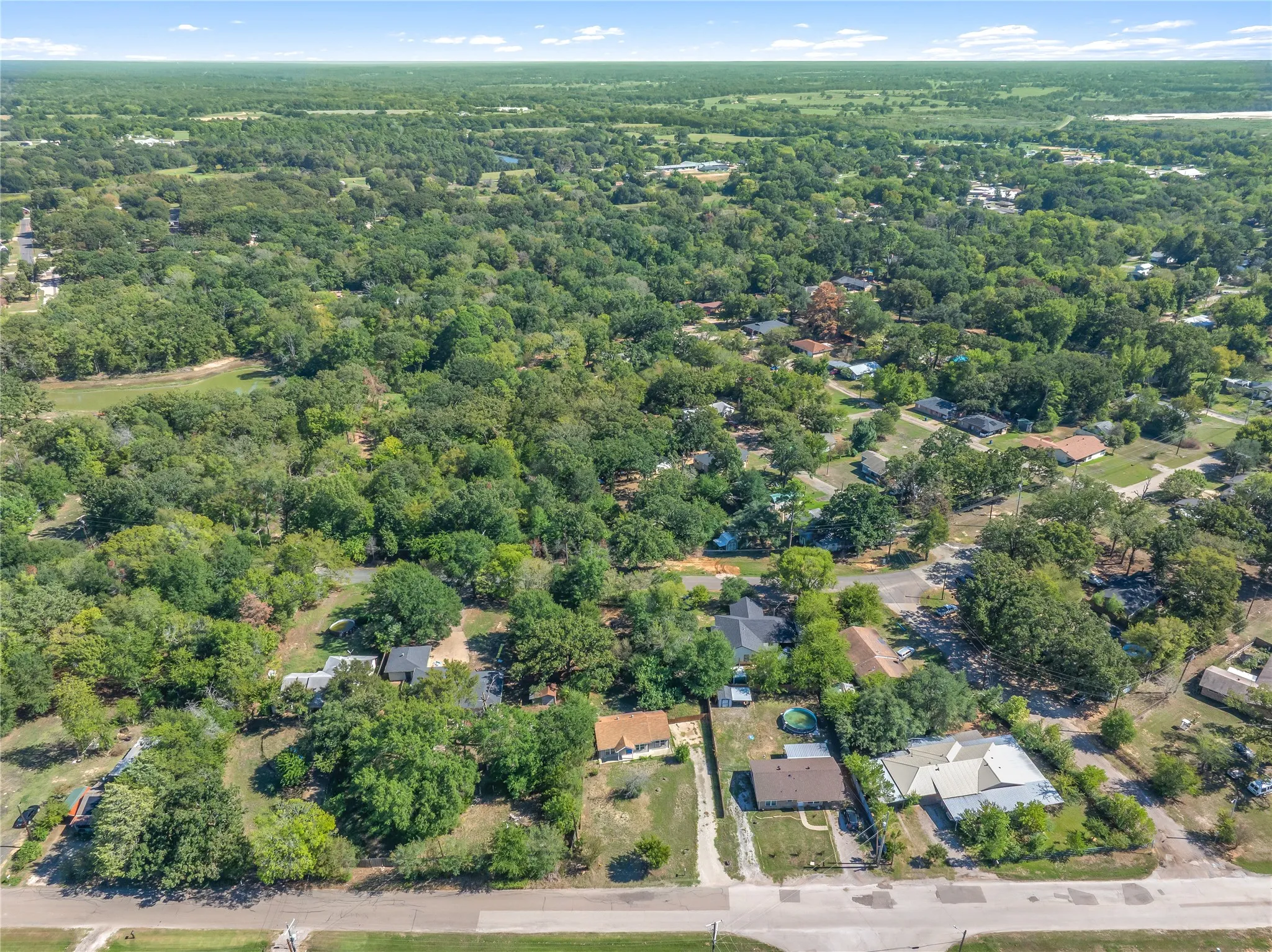Single Family Residence For Sale in Van Zandt County , 1208 N Spring Street, Grand Saline, Texas 75140, 2 Bedroom, 2 Bathroom, Garage spaces, 936 Sqft, built in 1940, mls#21409358, Real Estate Agent in Grand Saline, Homes For Sale in Van Zandt county, Homes For Sale in Grand Saline, Realtor in Grand Saline Texas, Real Estate Brokerage Independent Realty Texas, Luminita Cordes Realtor
