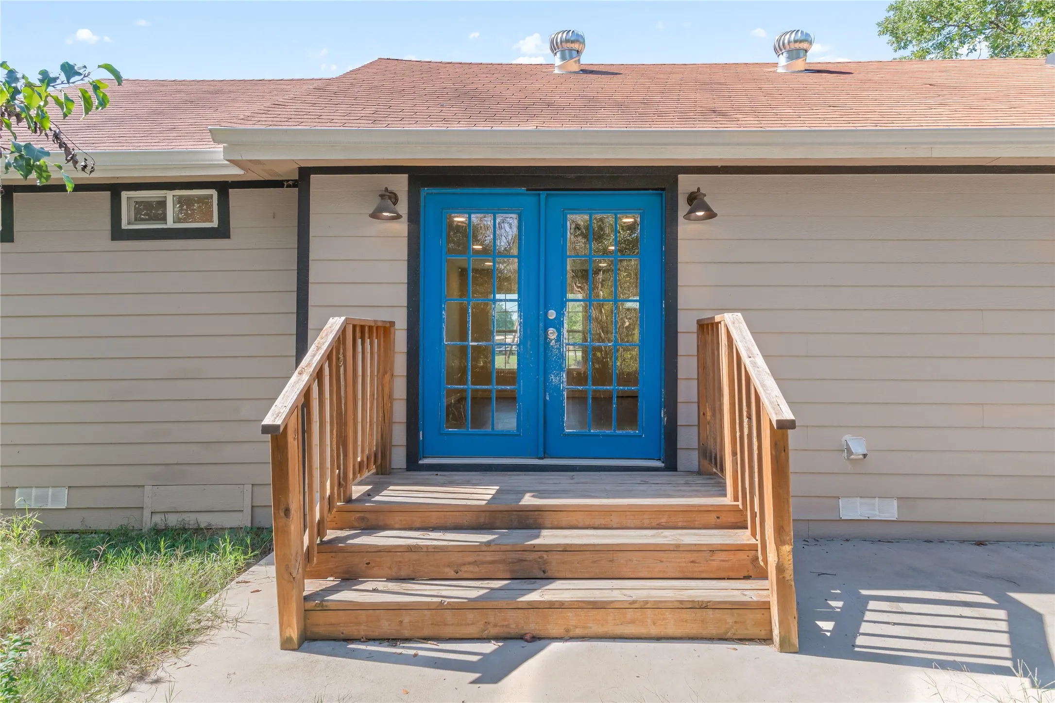 Single Family Residence For Sale in Van Zandt County , 1208 N Spring Street, Grand Saline, Texas 75140, 2 Bedroom, 2 Bathroom, Garage spaces, 936 Sqft, built in 1940, mls#21409358, Real Estate Agent in Grand Saline, Homes For Sale in Van Zandt county, Homes For Sale in Grand Saline, Realtor in Grand Saline Texas, Real Estate Brokerage Independent Realty Texas, Luminita Cordes Realtor