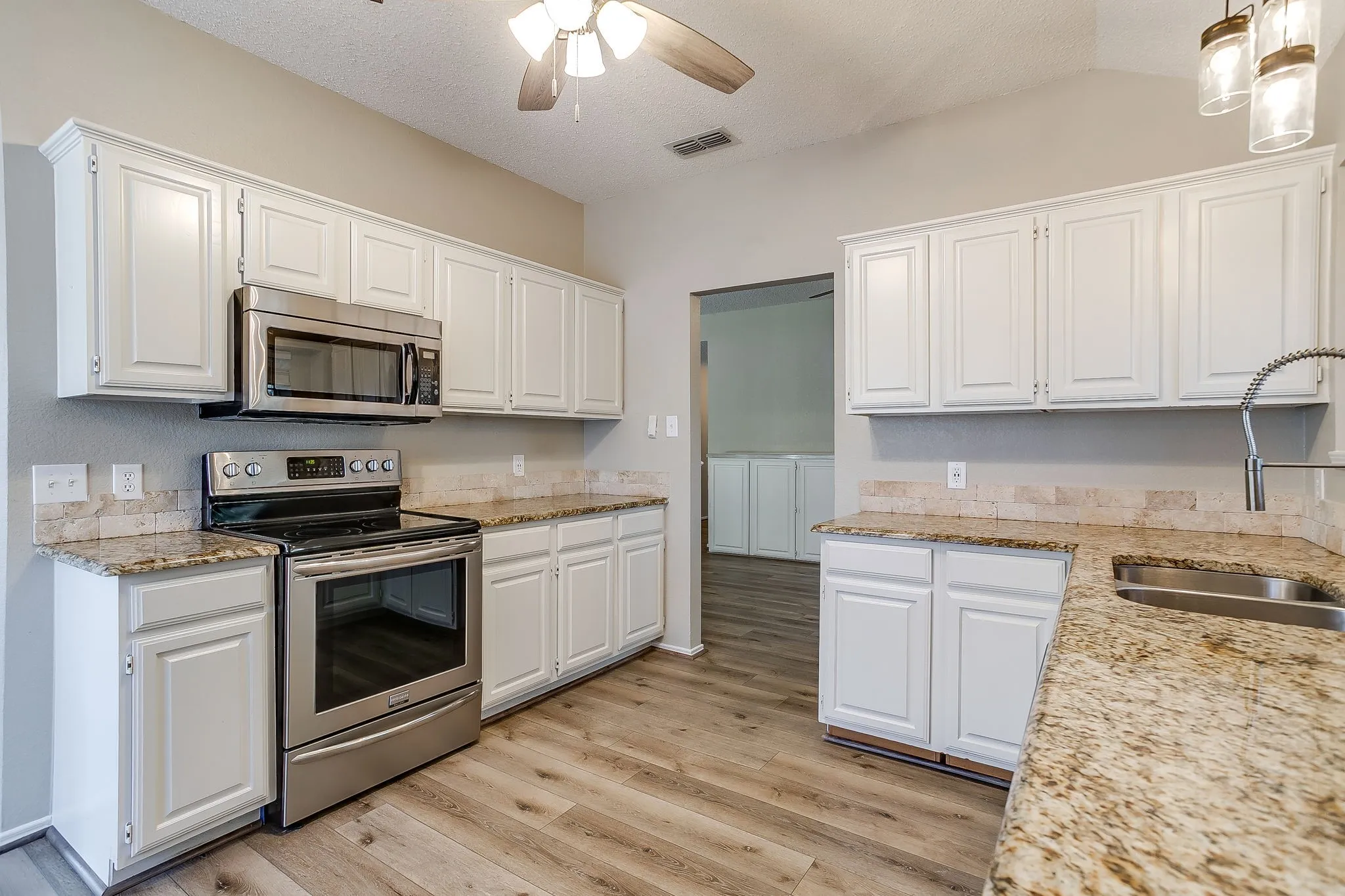 Single Family Residence For Sale in Tarrant County , 5024 Prairie Creek Trail, Fort Worth, Texas 76179, 3 Bedroom, 2 Bathroom, 2 Garage spaces, 1,540 Sqft, built in 1993, mls#21409359, Real Estate Agent in Fort Worth, Homes For Sale in Tarrant county, Homes For Sale in Fort Worth, Realtor in Fort Worth Texas, Real Estate Brokerage Independent Realty Texas, Luminita Cordes Realtor