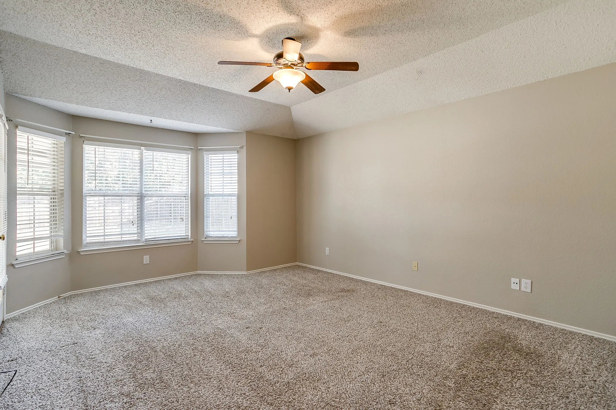 Single Family Residence For Sale in Tarrant County , 5024 Prairie Creek Trail, Fort Worth, Texas 76179, 3 Bedroom, 2 Bathroom, 2 Garage spaces, 1,540 Sqft, built in 1993, mls#21409359, Real Estate Agent in Fort Worth, Homes For Sale in Tarrant county, Homes For Sale in Fort Worth, Realtor in Fort Worth Texas, Real Estate Brokerage Independent Realty Texas, Luminita Cordes Realtor