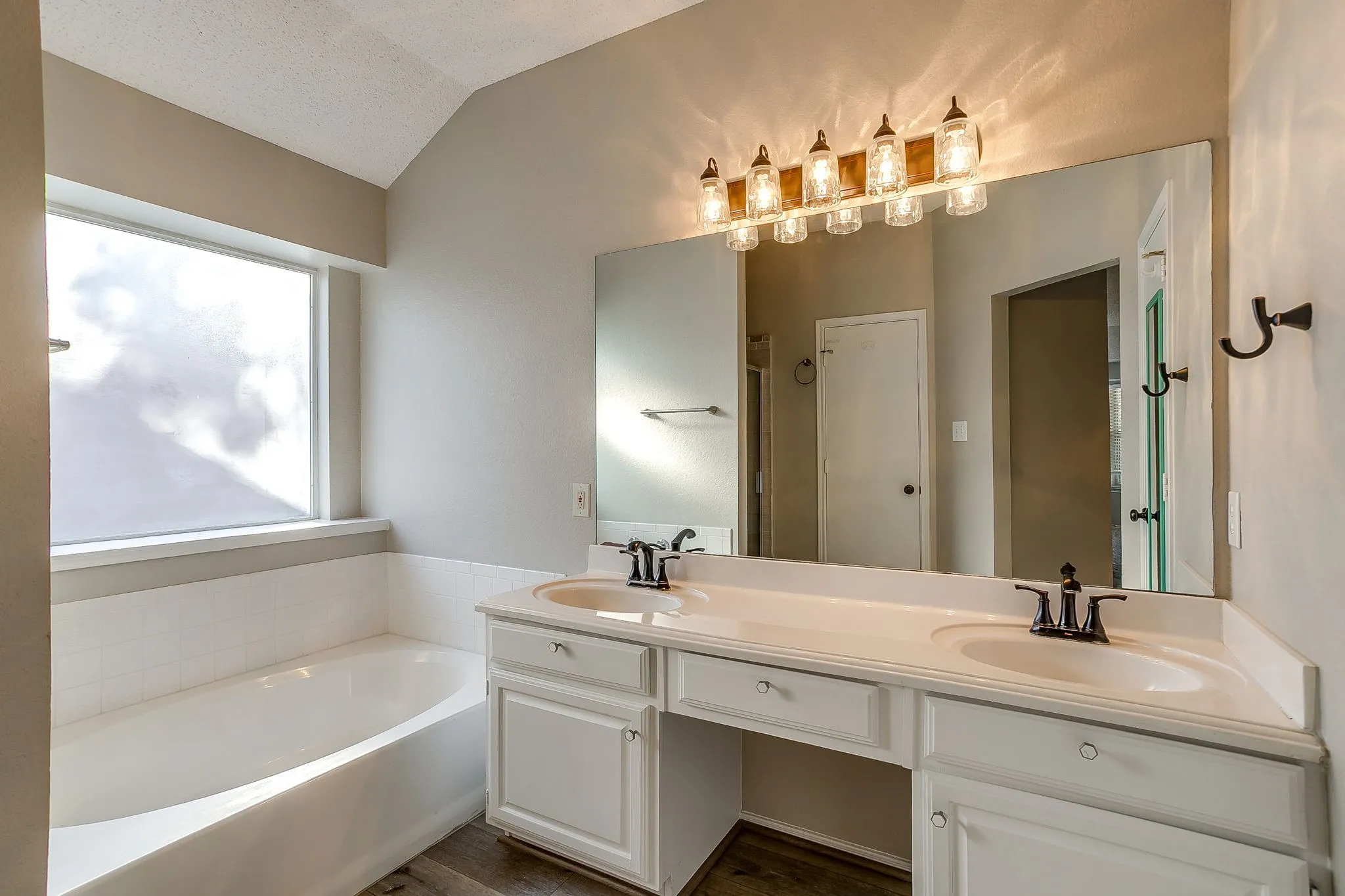 Single Family Residence For Sale in Tarrant County , 5024 Prairie Creek Trail, Fort Worth, Texas 76179, 3 Bedroom, 2 Bathroom, 2 Garage spaces, 1,540 Sqft, built in 1993, mls#21409359, Real Estate Agent in Fort Worth, Homes For Sale in Tarrant county, Homes For Sale in Fort Worth, Realtor in Fort Worth Texas, Real Estate Brokerage Independent Realty Texas, Luminita Cordes Realtor