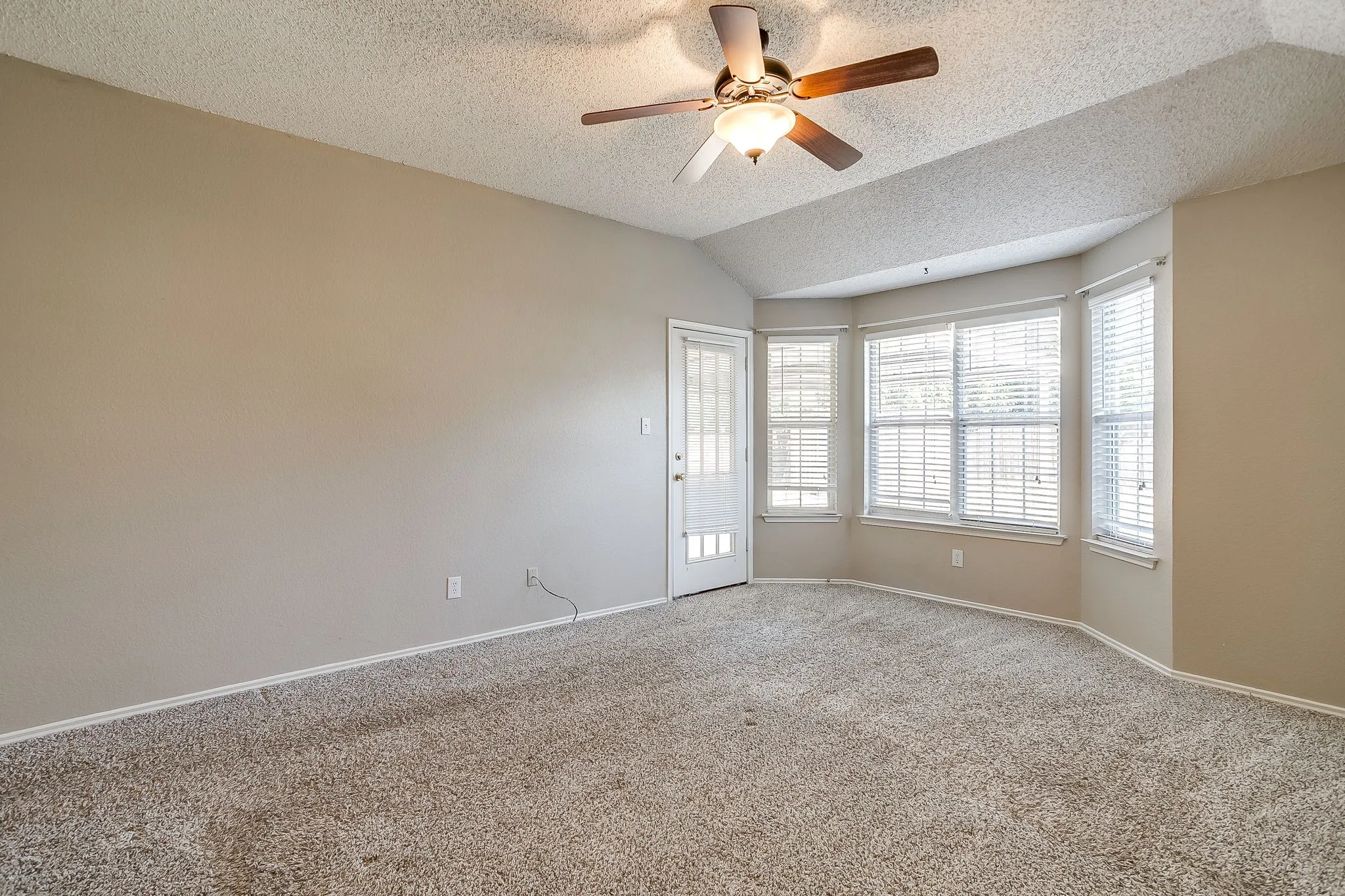 Single Family Residence For Sale in Tarrant County , 5024 Prairie Creek Trail, Fort Worth, Texas 76179, 3 Bedroom, 2 Bathroom, 2 Garage spaces, 1,540 Sqft, built in 1993, mls#21409359, Real Estate Agent in Fort Worth, Homes For Sale in Tarrant county, Homes For Sale in Fort Worth, Realtor in Fort Worth Texas, Real Estate Brokerage Independent Realty Texas, Luminita Cordes Realtor