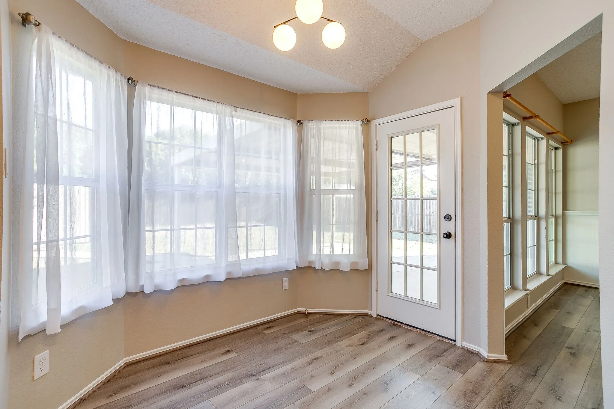 Single Family Residence For Sale in Tarrant County , 5024 Prairie Creek Trail, Fort Worth, Texas 76179, 3 Bedroom, 2 Bathroom, 2 Garage spaces, 1,540 Sqft, built in 1993, mls#21409359, Real Estate Agent in Fort Worth, Homes For Sale in Tarrant county, Homes For Sale in Fort Worth, Realtor in Fort Worth Texas, Real Estate Brokerage Independent Realty Texas, Luminita Cordes Realtor