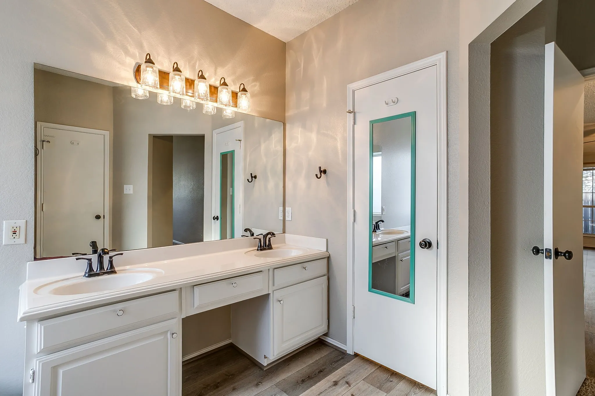 Single Family Residence For Sale in Tarrant County , 5024 Prairie Creek Trail, Fort Worth, Texas 76179, 3 Bedroom, 2 Bathroom, 2 Garage spaces, 1,540 Sqft, built in 1993, mls#21409359, Real Estate Agent in Fort Worth, Homes For Sale in Tarrant county, Homes For Sale in Fort Worth, Realtor in Fort Worth Texas, Real Estate Brokerage Independent Realty Texas, Luminita Cordes Realtor