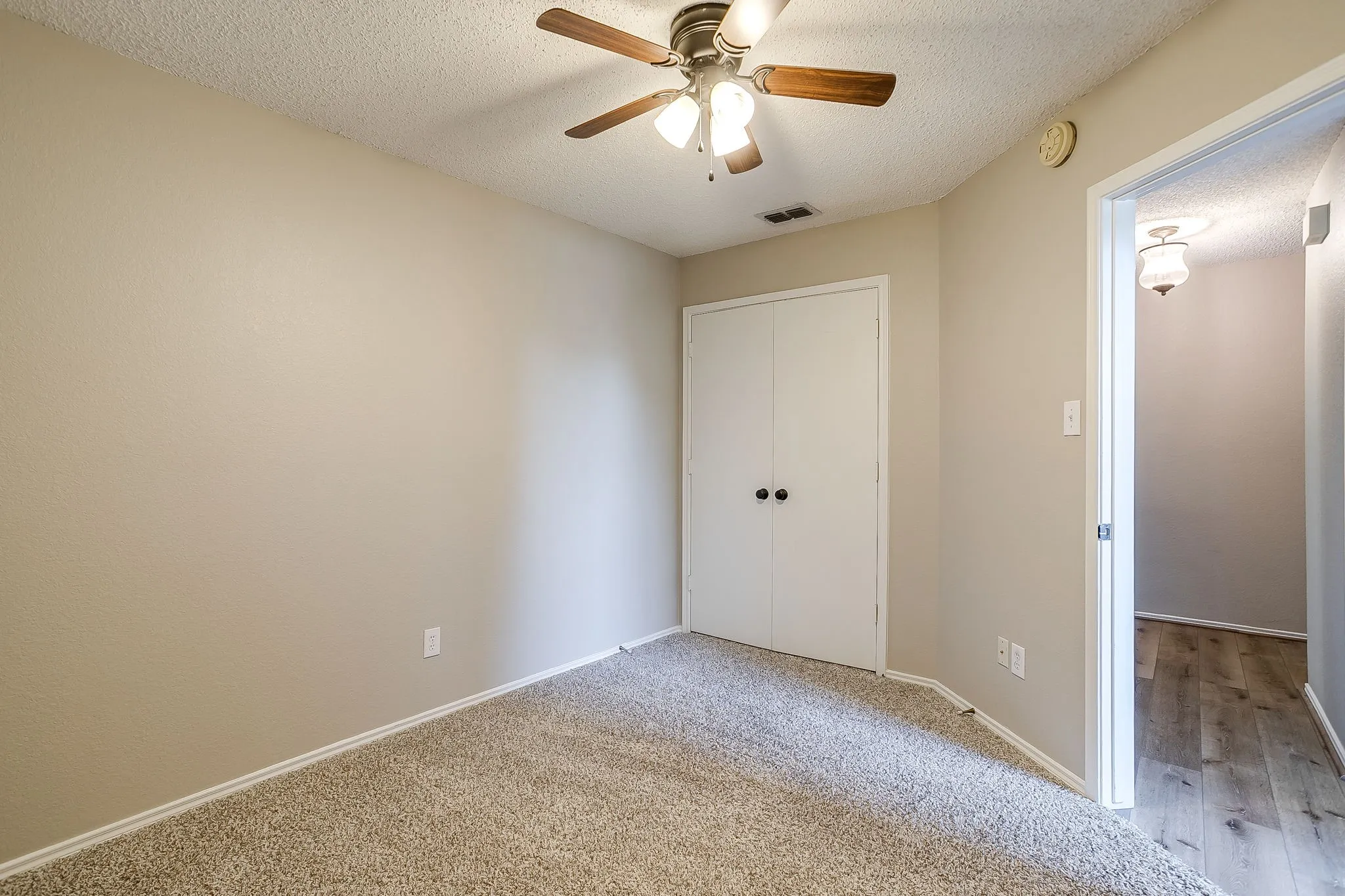 Single Family Residence For Sale in Tarrant County , 5024 Prairie Creek Trail, Fort Worth, Texas 76179, 3 Bedroom, 2 Bathroom, 2 Garage spaces, 1,540 Sqft, built in 1993, mls#21409359, Real Estate Agent in Fort Worth, Homes For Sale in Tarrant county, Homes For Sale in Fort Worth, Realtor in Fort Worth Texas, Real Estate Brokerage Independent Realty Texas, Luminita Cordes Realtor