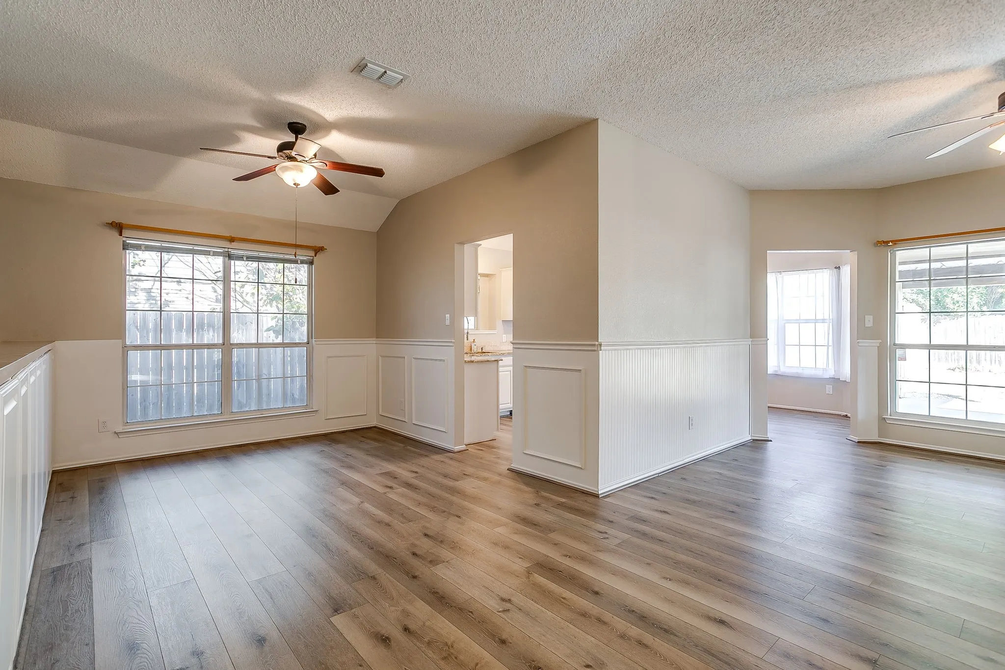 Single Family Residence For Sale in Tarrant County , 5024 Prairie Creek Trail, Fort Worth, Texas 76179, 3 Bedroom, 2 Bathroom, 2 Garage spaces, 1,540 Sqft, built in 1993, mls#21409359, Real Estate Agent in Fort Worth, Homes For Sale in Tarrant county, Homes For Sale in Fort Worth, Realtor in Fort Worth Texas, Real Estate Brokerage Independent Realty Texas, Luminita Cordes Realtor