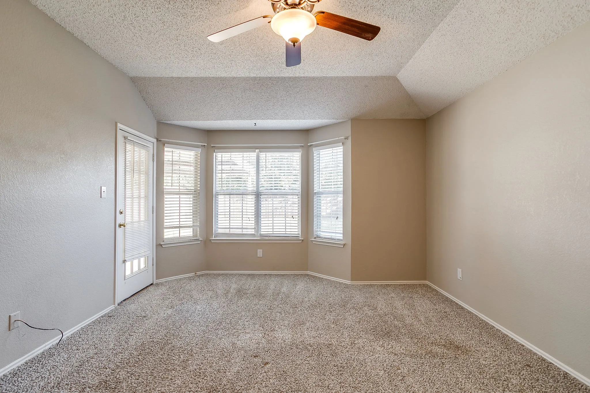 Single Family Residence For Sale in Tarrant County , 5024 Prairie Creek Trail, Fort Worth, Texas 76179, 3 Bedroom, 2 Bathroom, 2 Garage spaces, 1,540 Sqft, built in 1993, mls#21409359, Real Estate Agent in Fort Worth, Homes For Sale in Tarrant county, Homes For Sale in Fort Worth, Realtor in Fort Worth Texas, Real Estate Brokerage Independent Realty Texas, Luminita Cordes Realtor