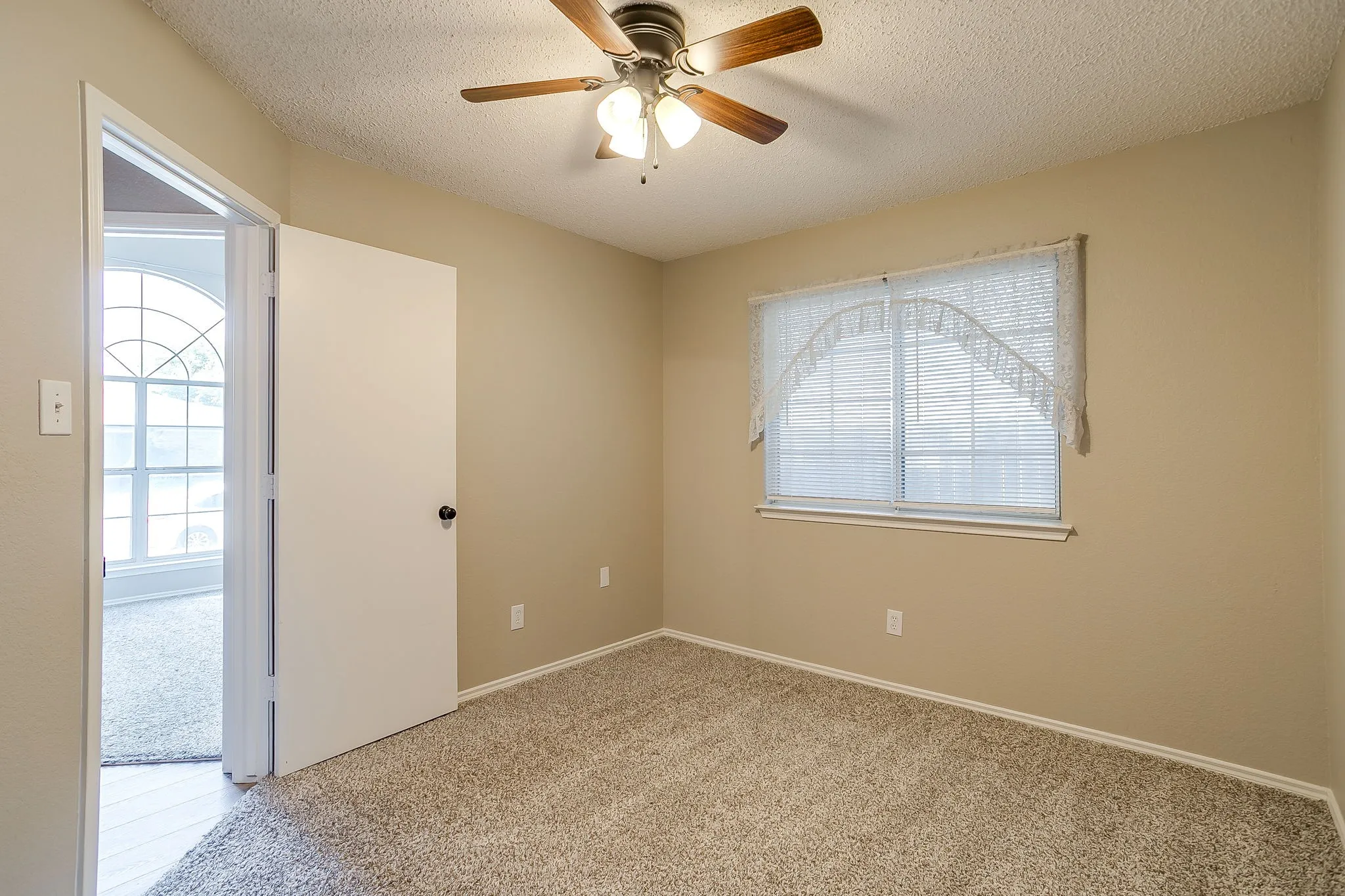 Single Family Residence For Sale in Tarrant County , 5024 Prairie Creek Trail, Fort Worth, Texas 76179, 3 Bedroom, 2 Bathroom, 2 Garage spaces, 1,540 Sqft, built in 1993, mls#21409359, Real Estate Agent in Fort Worth, Homes For Sale in Tarrant county, Homes For Sale in Fort Worth, Realtor in Fort Worth Texas, Real Estate Brokerage Independent Realty Texas, Luminita Cordes Realtor