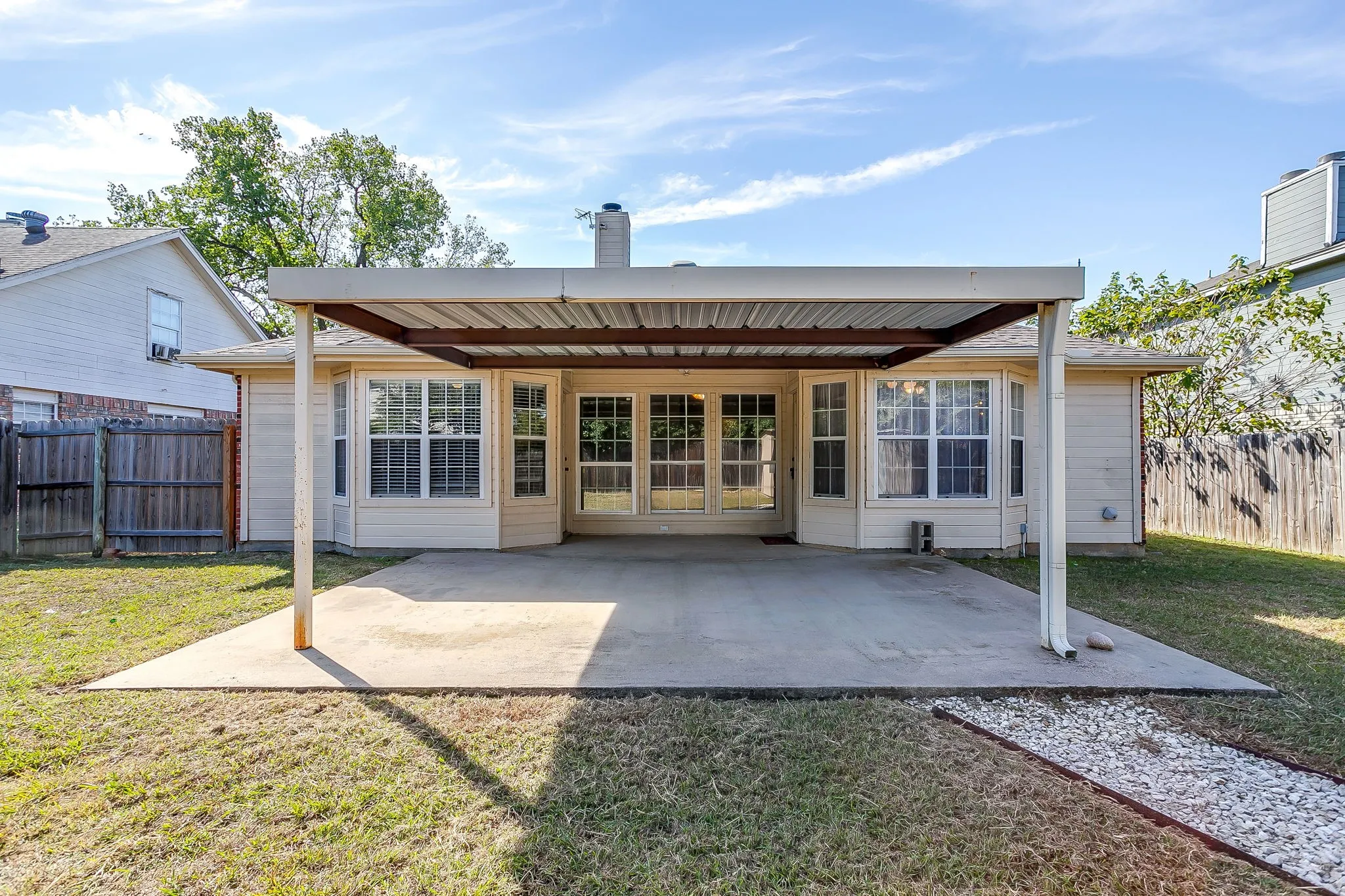 Single Family Residence For Sale in Tarrant County , 5024 Prairie Creek Trail, Fort Worth, Texas 76179, 3 Bedroom, 2 Bathroom, 2 Garage spaces, 1,540 Sqft, built in 1993, mls#21409359, Real Estate Agent in Fort Worth, Homes For Sale in Tarrant county, Homes For Sale in Fort Worth, Realtor in Fort Worth Texas, Real Estate Brokerage Independent Realty Texas, Luminita Cordes Realtor