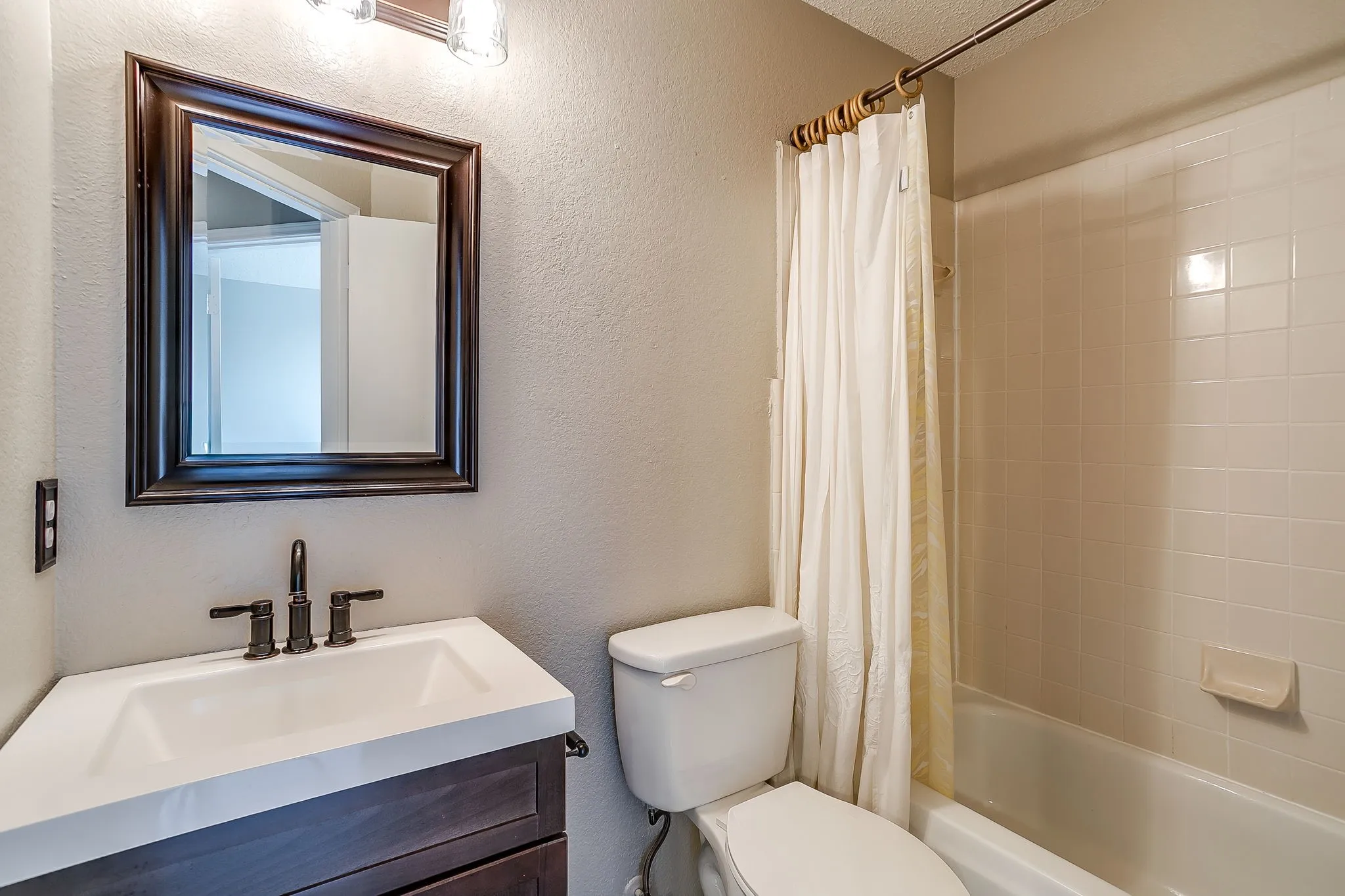 Single Family Residence For Sale in Tarrant County , 5024 Prairie Creek Trail, Fort Worth, Texas 76179, 3 Bedroom, 2 Bathroom, 2 Garage spaces, 1,540 Sqft, built in 1993, mls#21409359, Real Estate Agent in Fort Worth, Homes For Sale in Tarrant county, Homes For Sale in Fort Worth, Realtor in Fort Worth Texas, Real Estate Brokerage Independent Realty Texas, Luminita Cordes Realtor
