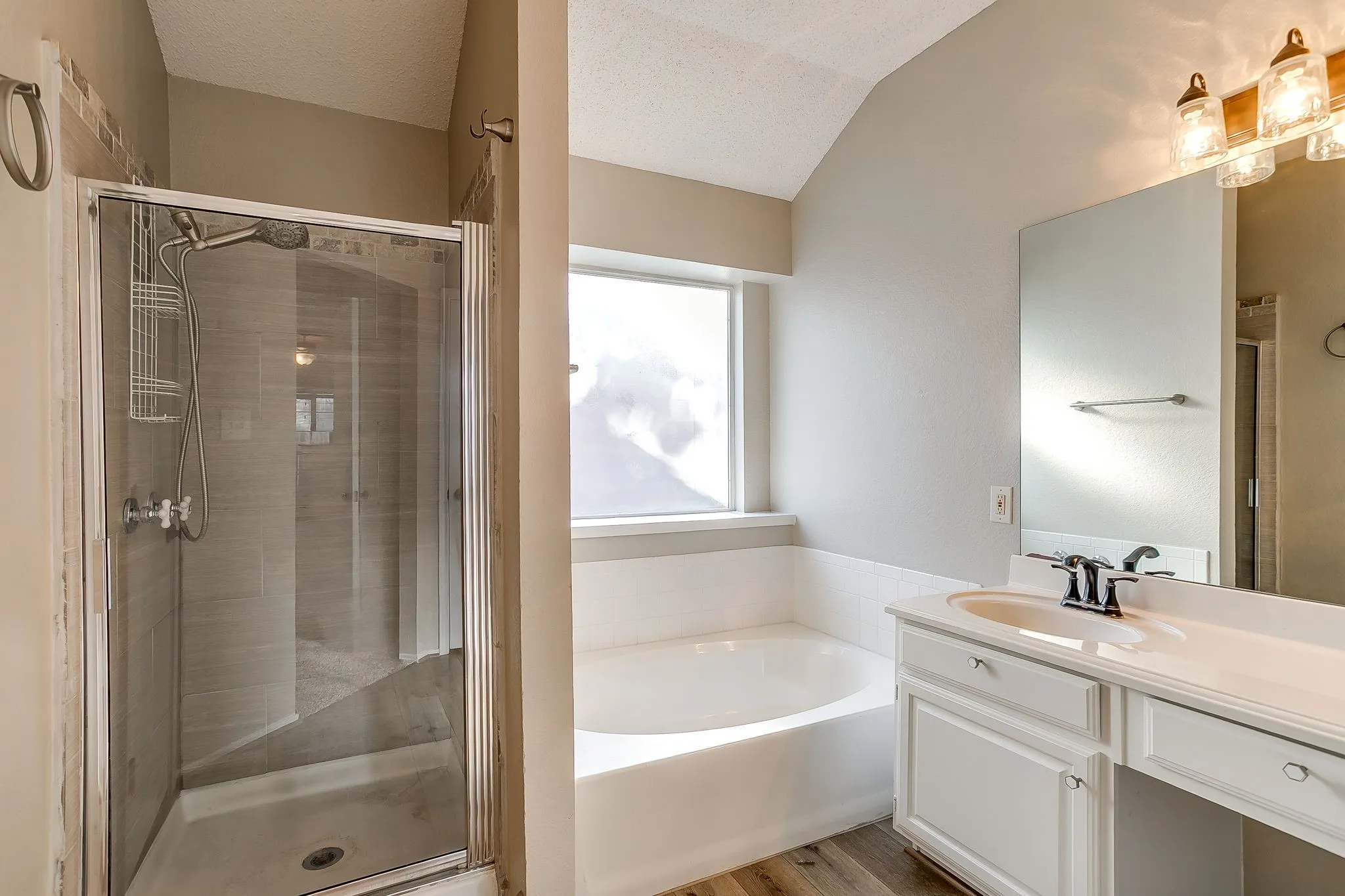 Single Family Residence For Sale in Tarrant County , 5024 Prairie Creek Trail, Fort Worth, Texas 76179, 3 Bedroom, 2 Bathroom, 2 Garage spaces, 1,540 Sqft, built in 1993, mls#21409359, Real Estate Agent in Fort Worth, Homes For Sale in Tarrant county, Homes For Sale in Fort Worth, Realtor in Fort Worth Texas, Real Estate Brokerage Independent Realty Texas, Luminita Cordes Realtor