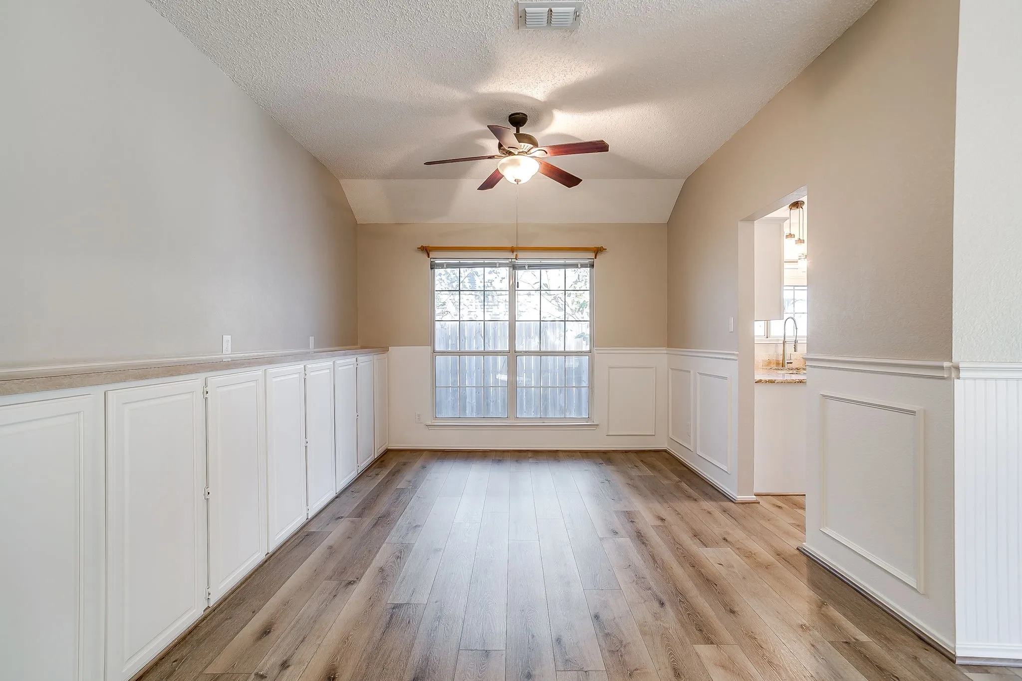 Single Family Residence For Sale in Tarrant County , 5024 Prairie Creek Trail, Fort Worth, Texas 76179, 3 Bedroom, 2 Bathroom, 2 Garage spaces, 1,540 Sqft, built in 1993, mls#21409359, Real Estate Agent in Fort Worth, Homes For Sale in Tarrant county, Homes For Sale in Fort Worth, Realtor in Fort Worth Texas, Real Estate Brokerage Independent Realty Texas, Luminita Cordes Realtor