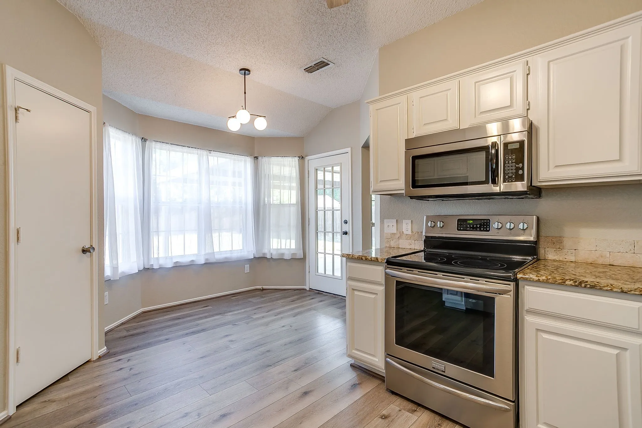 Single Family Residence For Sale in Tarrant County , 5024 Prairie Creek Trail, Fort Worth, Texas 76179, 3 Bedroom, 2 Bathroom, 2 Garage spaces, 1,540 Sqft, built in 1993, mls#21409359, Real Estate Agent in Fort Worth, Homes For Sale in Tarrant county, Homes For Sale in Fort Worth, Realtor in Fort Worth Texas, Real Estate Brokerage Independent Realty Texas, Luminita Cordes Realtor