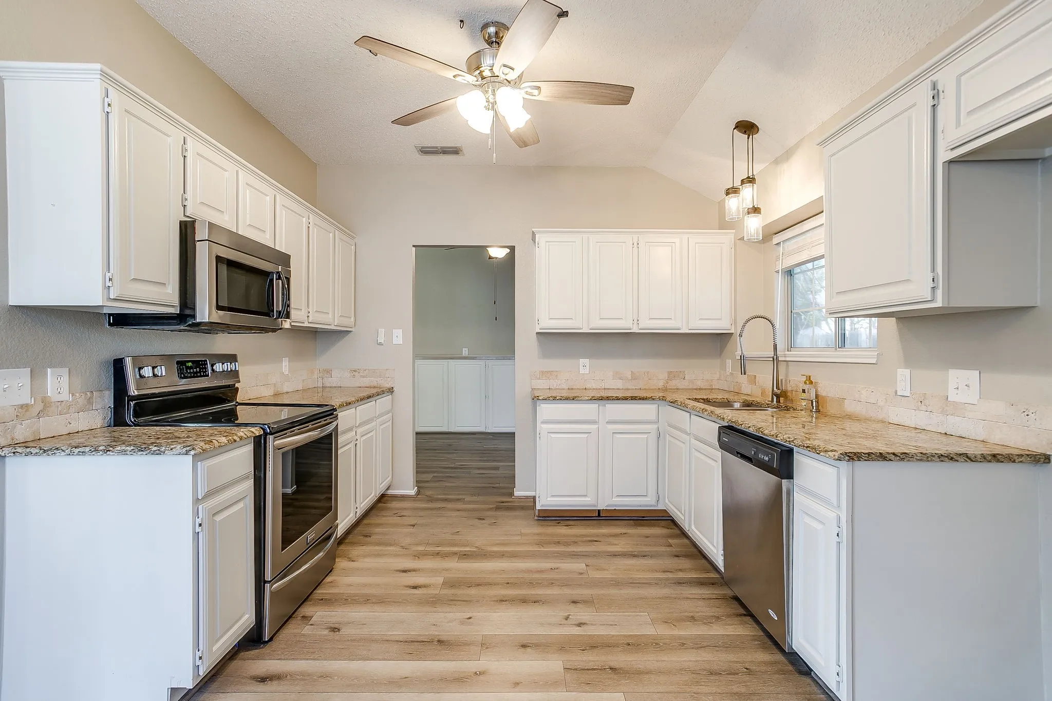Single Family Residence For Sale in Tarrant County , 5024 Prairie Creek Trail, Fort Worth, Texas 76179, 3 Bedroom, 2 Bathroom, 2 Garage spaces, 1,540 Sqft, built in 1993, mls#21409359, Real Estate Agent in Fort Worth, Homes For Sale in Tarrant county, Homes For Sale in Fort Worth, Realtor in Fort Worth Texas, Real Estate Brokerage Independent Realty Texas, Luminita Cordes Realtor