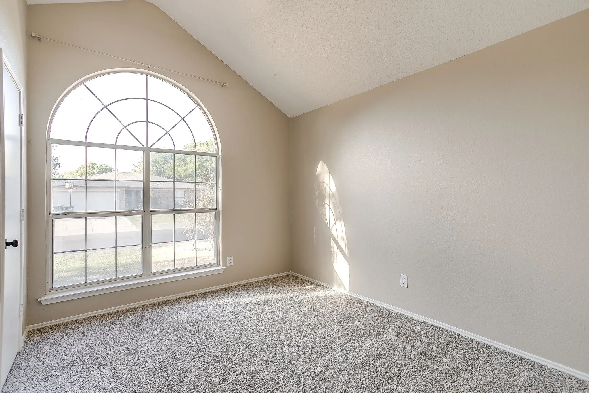 Single Family Residence For Sale in Tarrant County , 5024 Prairie Creek Trail, Fort Worth, Texas 76179, 3 Bedroom, 2 Bathroom, 2 Garage spaces, 1,540 Sqft, built in 1993, mls#21409359, Real Estate Agent in Fort Worth, Homes For Sale in Tarrant county, Homes For Sale in Fort Worth, Realtor in Fort Worth Texas, Real Estate Brokerage Independent Realty Texas, Luminita Cordes Realtor