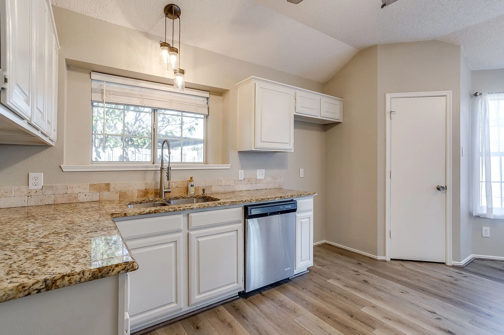 Single Family Residence For Sale in Tarrant County , 5024 Prairie Creek Trail, Fort Worth, Texas 76179, 3 Bedroom, 2 Bathroom, 2 Garage spaces, 1,540 Sqft, built in 1993, mls#21409359, Real Estate Agent in Fort Worth, Homes For Sale in Tarrant county, Homes For Sale in Fort Worth, Realtor in Fort Worth Texas, Real Estate Brokerage Independent Realty Texas, Luminita Cordes Realtor