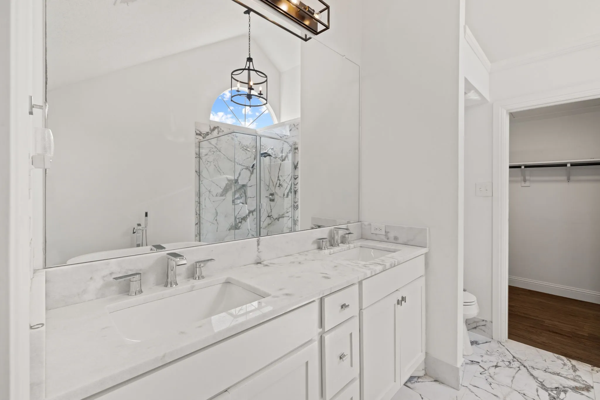 Single Family Residence For Rent in Dallas County , 9418 Blue Jay Way, Irving, Texas 75063, 3 Bedroom, 3 Bathroom, 2 Garage spaces, 1,853 Sqft, built in 1989, mls#21409204, Real Estate Agent in Irving, Homes For Rent in Dallas county, Homes For Rent in Irving, Realtor in Irving Texas, Real Estate Brokerage Independent Realty Texas, Luminita Cordes Realtor