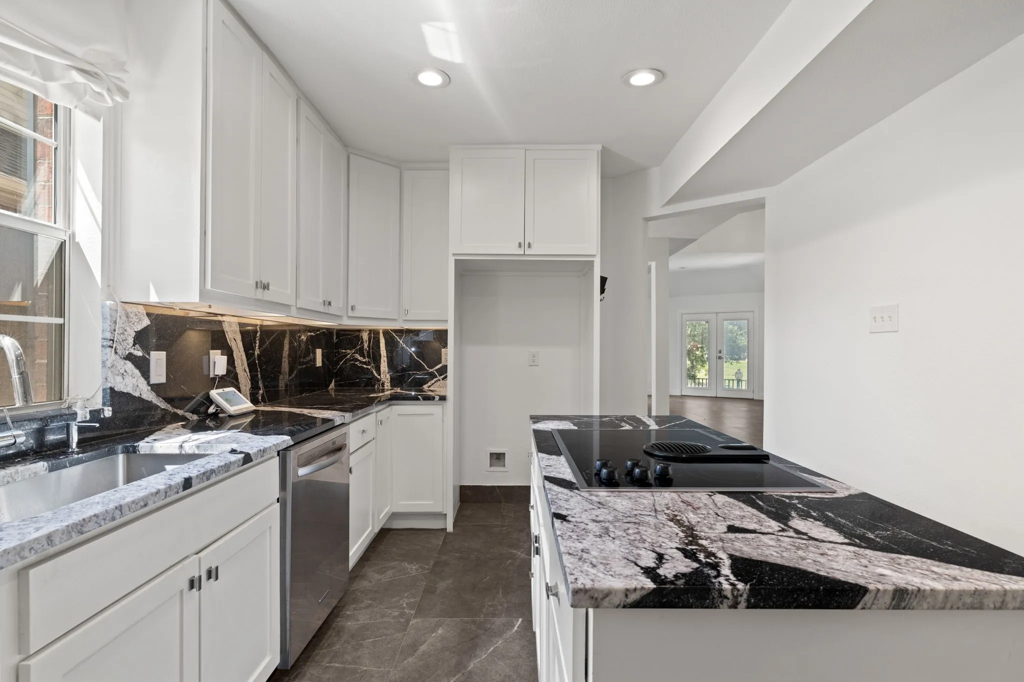 Single Family Residence For Rent in Dallas County , 9418 Blue Jay Way, Irving, Texas 75063, 3 Bedroom, 3 Bathroom, 2 Garage spaces, 1,853 Sqft, built in 1989, mls#21409204, Real Estate Agent in Irving, Homes For Rent in Dallas county, Homes For Rent in Irving, Realtor in Irving Texas, Real Estate Brokerage Independent Realty Texas, Luminita Cordes Realtor
