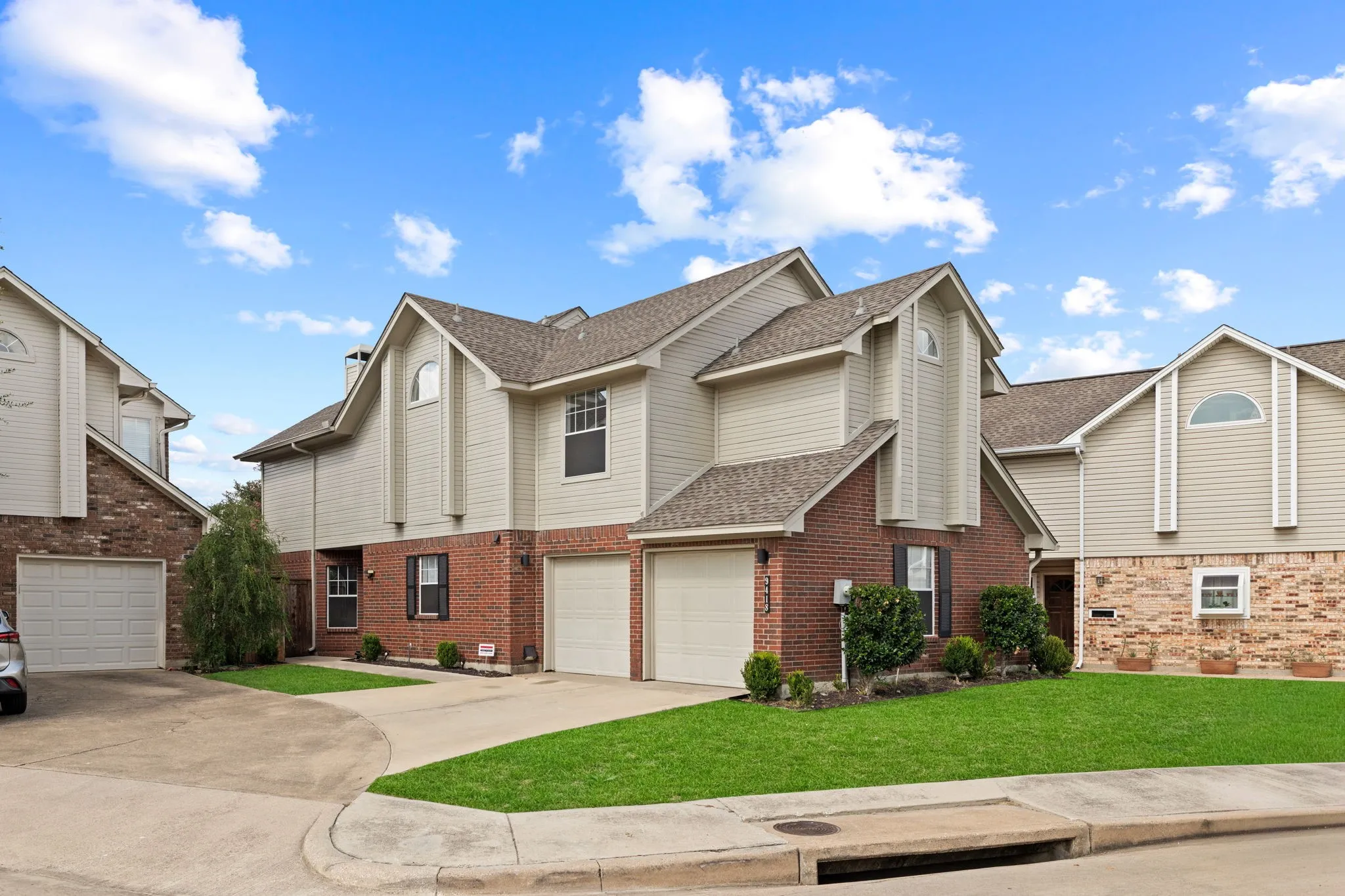 Single Family Residence For Rent in Dallas County , 9418 Blue Jay Way, Irving, Texas 75063, 3 Bedroom, 3 Bathroom, 2 Garage spaces, 1,853 Sqft, built in 1989, mls#21409204, Real Estate Agent in Irving, Homes For Rent in Dallas county, Homes For Rent in Irving, Realtor in Irving Texas, Real Estate Brokerage Independent Realty Texas, Luminita Cordes Realtor
