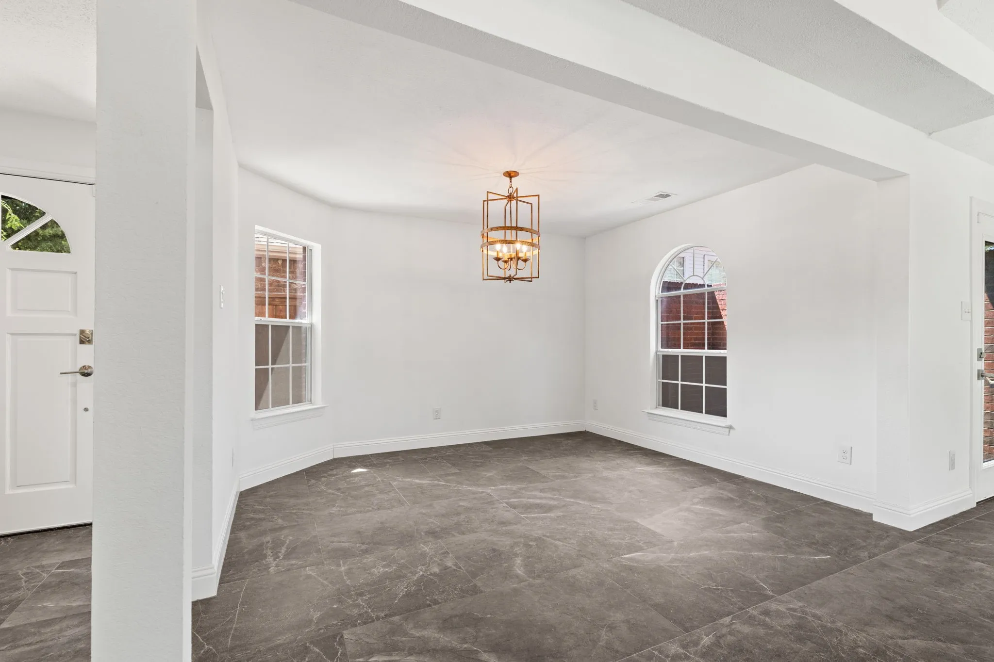 Single Family Residence For Rent in Dallas County , 9418 Blue Jay Way, Irving, Texas 75063, 3 Bedroom, 3 Bathroom, 2 Garage spaces, 1,853 Sqft, built in 1989, mls#21409204, Real Estate Agent in Irving, Homes For Rent in Dallas county, Homes For Rent in Irving, Realtor in Irving Texas, Real Estate Brokerage Independent Realty Texas, Luminita Cordes Realtor