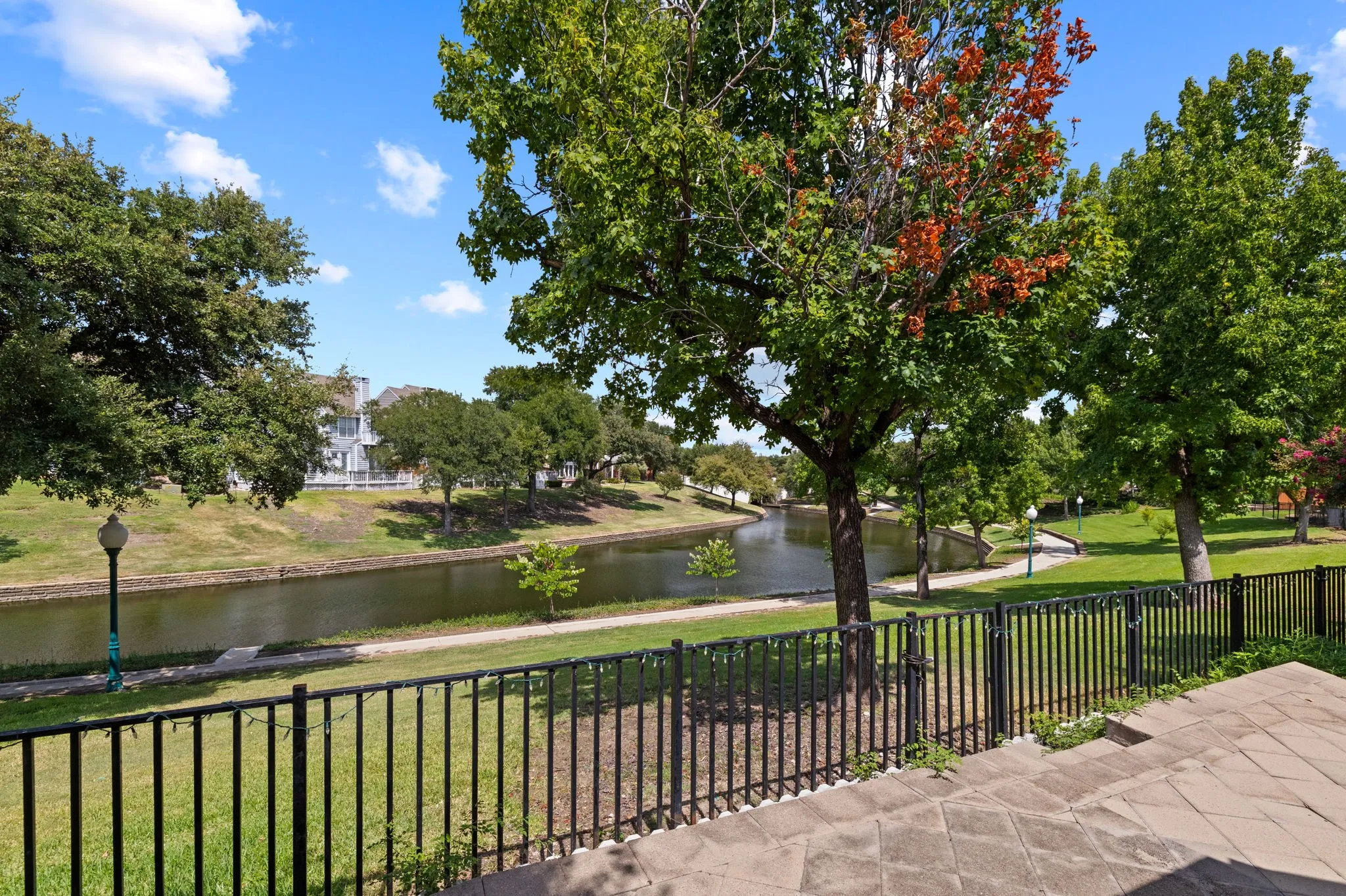 Single Family Residence For Rent in Dallas County , 9418 Blue Jay Way, Irving, Texas 75063, 3 Bedroom, 3 Bathroom, 2 Garage spaces, 1,853 Sqft, built in 1989, mls#21409204, Real Estate Agent in Irving, Homes For Rent in Dallas county, Homes For Rent in Irving, Realtor in Irving Texas, Real Estate Brokerage Independent Realty Texas, Luminita Cordes Realtor