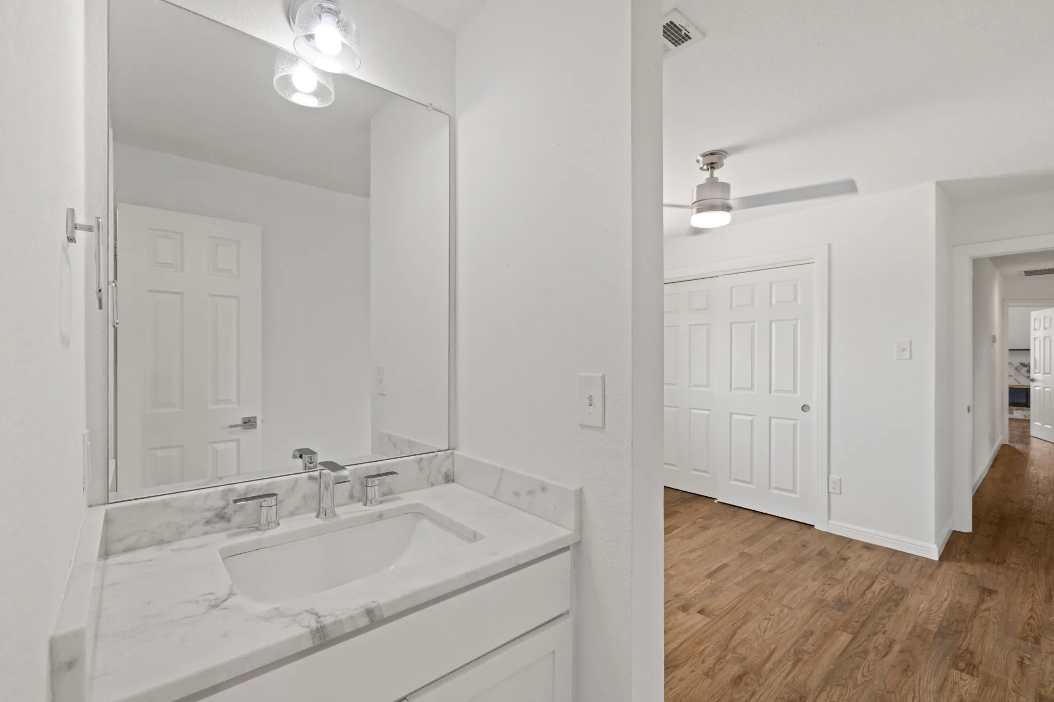 Single Family Residence For Rent in Dallas County , 9418 Blue Jay Way, Irving, Texas 75063, 3 Bedroom, 3 Bathroom, 2 Garage spaces, 1,853 Sqft, built in 1989, mls#21409204, Real Estate Agent in Irving, Homes For Rent in Dallas county, Homes For Rent in Irving, Realtor in Irving Texas, Real Estate Brokerage Independent Realty Texas, Luminita Cordes Realtor