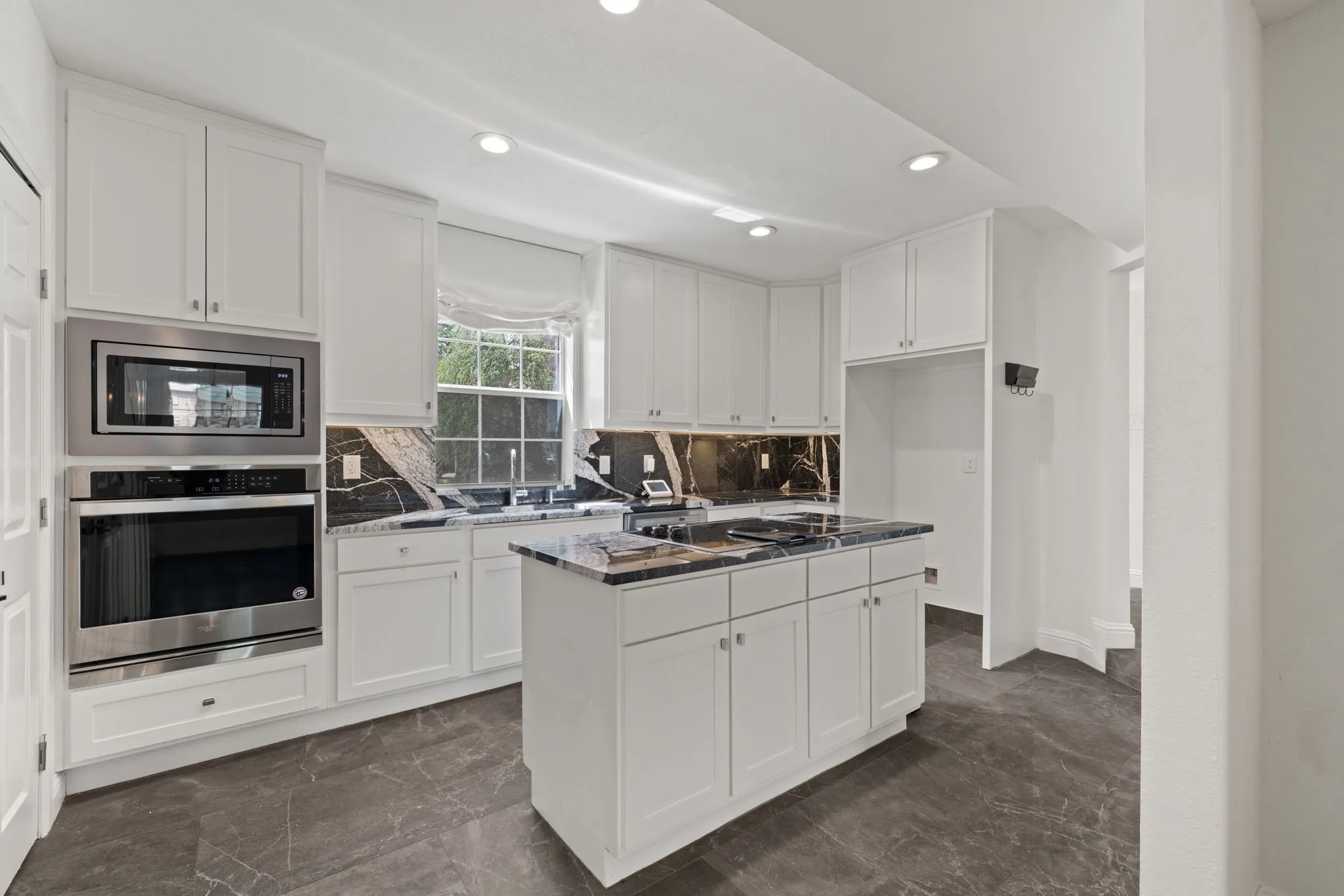 Single Family Residence For Rent in Dallas County , 9418 Blue Jay Way, Irving, Texas 75063, 3 Bedroom, 3 Bathroom, 2 Garage spaces, 1,853 Sqft, built in 1989, mls#21409204, Real Estate Agent in Irving, Homes For Rent in Dallas county, Homes For Rent in Irving, Realtor in Irving Texas, Real Estate Brokerage Independent Realty Texas, Luminita Cordes Realtor