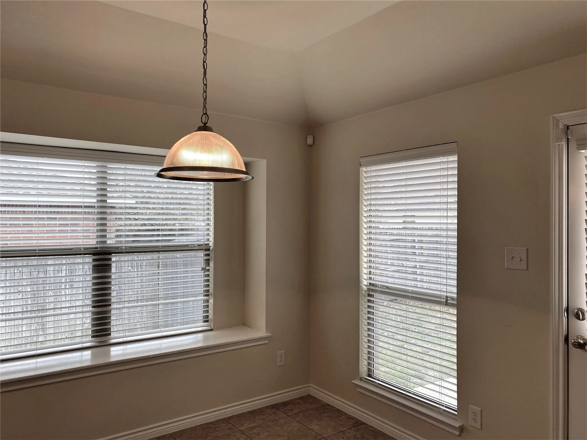 Single Family Residence For Rent in Denton County , 247 Pine Crest Drive, Justin, Texas 76247, 3 Bedroom, 2 Bathroom, 2 Garage spaces, 1,512 Sqft, built in 2012, mls#21409345, Real Estate Agent in Justin, Homes For Rent in Denton county, Homes For Rent in Justin, Realtor in Justin Texas, Real Estate Brokerage Independent Realty Texas, Luminita Cordes Realtor