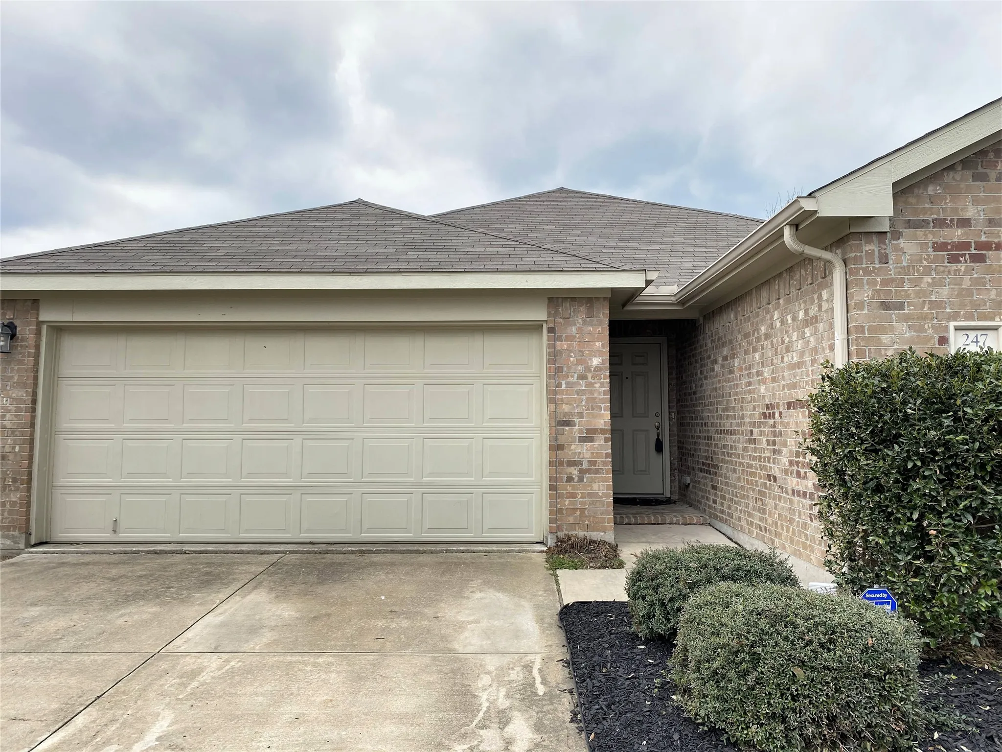 Single Family Residence For Rent in Denton County , 247 Pine Crest Drive, Justin, Texas 76247, 3 Bedroom, 2 Bathroom, 2 Garage spaces, 1,512 Sqft, built in 2012, mls#21409345, Real Estate Agent in Justin, Homes For Rent in Denton county, Homes For Rent in Justin, Realtor in Justin Texas, Real Estate Brokerage Independent Realty Texas, Luminita Cordes Realtor