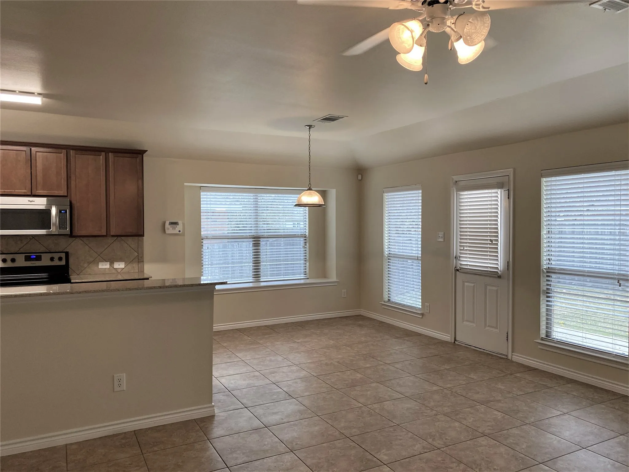 Single Family Residence For Rent in Denton County , 247 Pine Crest Drive, Justin, Texas 76247, 3 Bedroom, 2 Bathroom, 2 Garage spaces, 1,512 Sqft, built in 2012, mls#21409345, Real Estate Agent in Justin, Homes For Rent in Denton county, Homes For Rent in Justin, Realtor in Justin Texas, Real Estate Brokerage Independent Realty Texas, Luminita Cordes Realtor