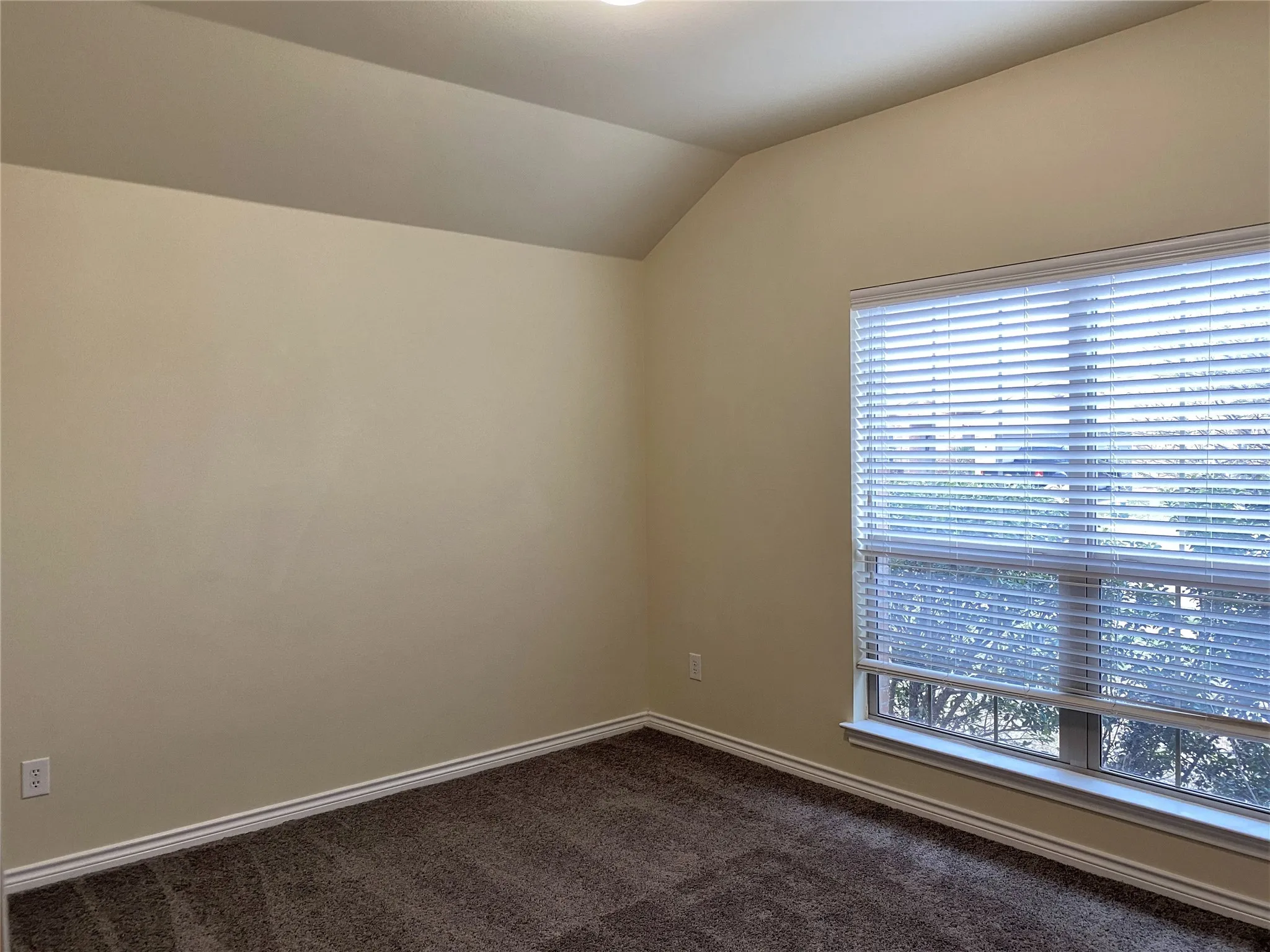 Single Family Residence For Rent in Denton County , 247 Pine Crest Drive, Justin, Texas 76247, 3 Bedroom, 2 Bathroom, 2 Garage spaces, 1,512 Sqft, built in 2012, mls#21409345, Real Estate Agent in Justin, Homes For Rent in Denton county, Homes For Rent in Justin, Realtor in Justin Texas, Real Estate Brokerage Independent Realty Texas, Luminita Cordes Realtor