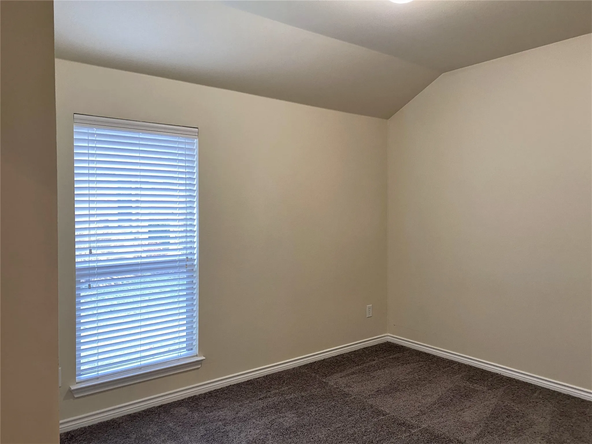 Single Family Residence For Rent in Denton County , 247 Pine Crest Drive, Justin, Texas 76247, 3 Bedroom, 2 Bathroom, 2 Garage spaces, 1,512 Sqft, built in 2012, mls#21409345, Real Estate Agent in Justin, Homes For Rent in Denton county, Homes For Rent in Justin, Realtor in Justin Texas, Real Estate Brokerage Independent Realty Texas, Luminita Cordes Realtor