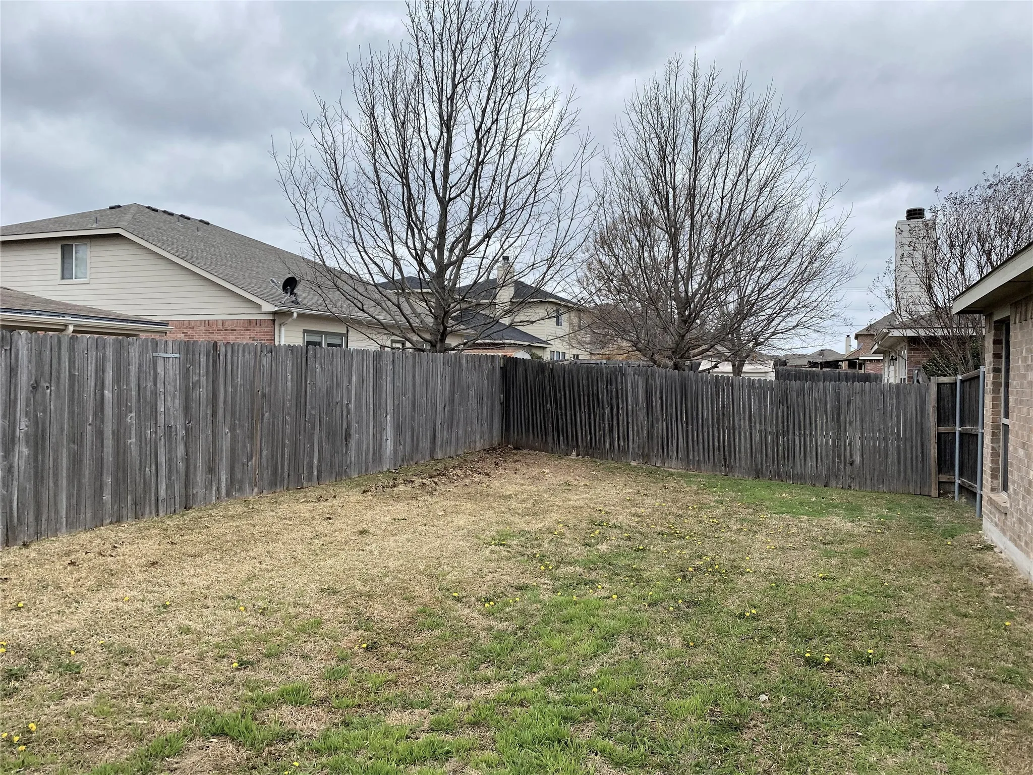 Single Family Residence For Rent in Denton County , 247 Pine Crest Drive, Justin, Texas 76247, 3 Bedroom, 2 Bathroom, 2 Garage spaces, 1,512 Sqft, built in 2012, mls#21409345, Real Estate Agent in Justin, Homes For Rent in Denton county, Homes For Rent in Justin, Realtor in Justin Texas, Real Estate Brokerage Independent Realty Texas, Luminita Cordes Realtor