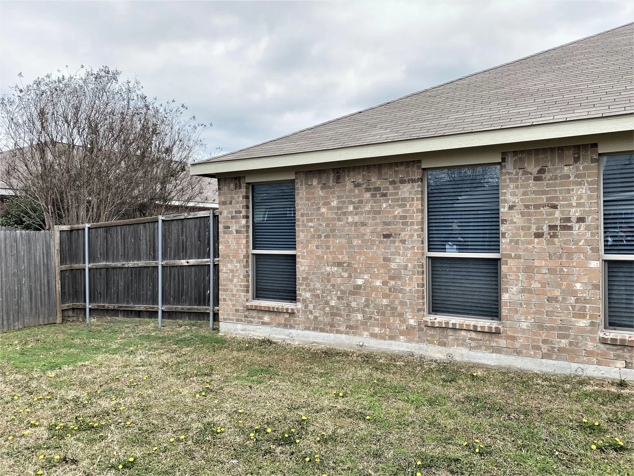 Single Family Residence For Rent in Denton County , 247 Pine Crest Drive, Justin, Texas 76247, 3 Bedroom, 2 Bathroom, 2 Garage spaces, 1,512 Sqft, built in 2012, mls#21409345, Real Estate Agent in Justin, Homes For Rent in Denton county, Homes For Rent in Justin, Realtor in Justin Texas, Real Estate Brokerage Independent Realty Texas, Luminita Cordes Realtor