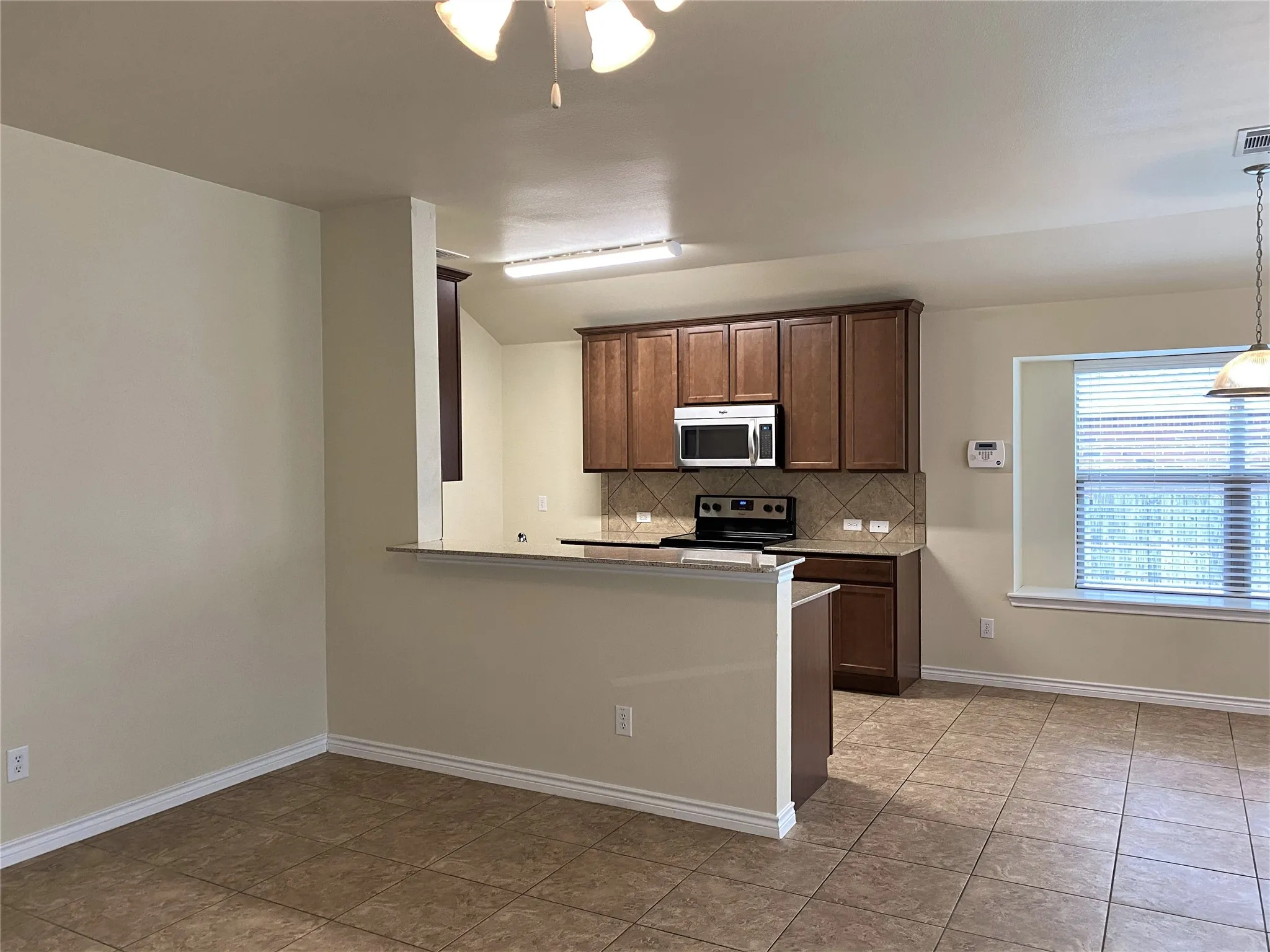 Single Family Residence For Rent in Denton County , 247 Pine Crest Drive, Justin, Texas 76247, 3 Bedroom, 2 Bathroom, 2 Garage spaces, 1,512 Sqft, built in 2012, mls#21409345, Real Estate Agent in Justin, Homes For Rent in Denton county, Homes For Rent in Justin, Realtor in Justin Texas, Real Estate Brokerage Independent Realty Texas, Luminita Cordes Realtor