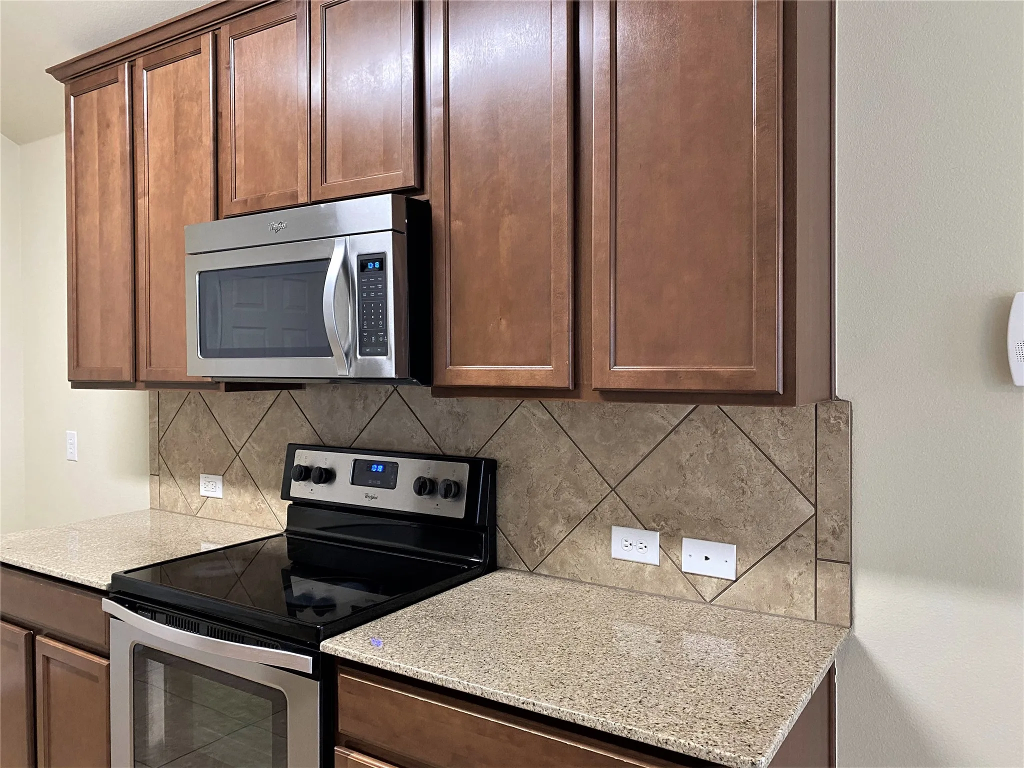 Single Family Residence For Rent in Denton County , 247 Pine Crest Drive, Justin, Texas 76247, 3 Bedroom, 2 Bathroom, 2 Garage spaces, 1,512 Sqft, built in 2012, mls#21409345, Real Estate Agent in Justin, Homes For Rent in Denton county, Homes For Rent in Justin, Realtor in Justin Texas, Real Estate Brokerage Independent Realty Texas, Luminita Cordes Realtor