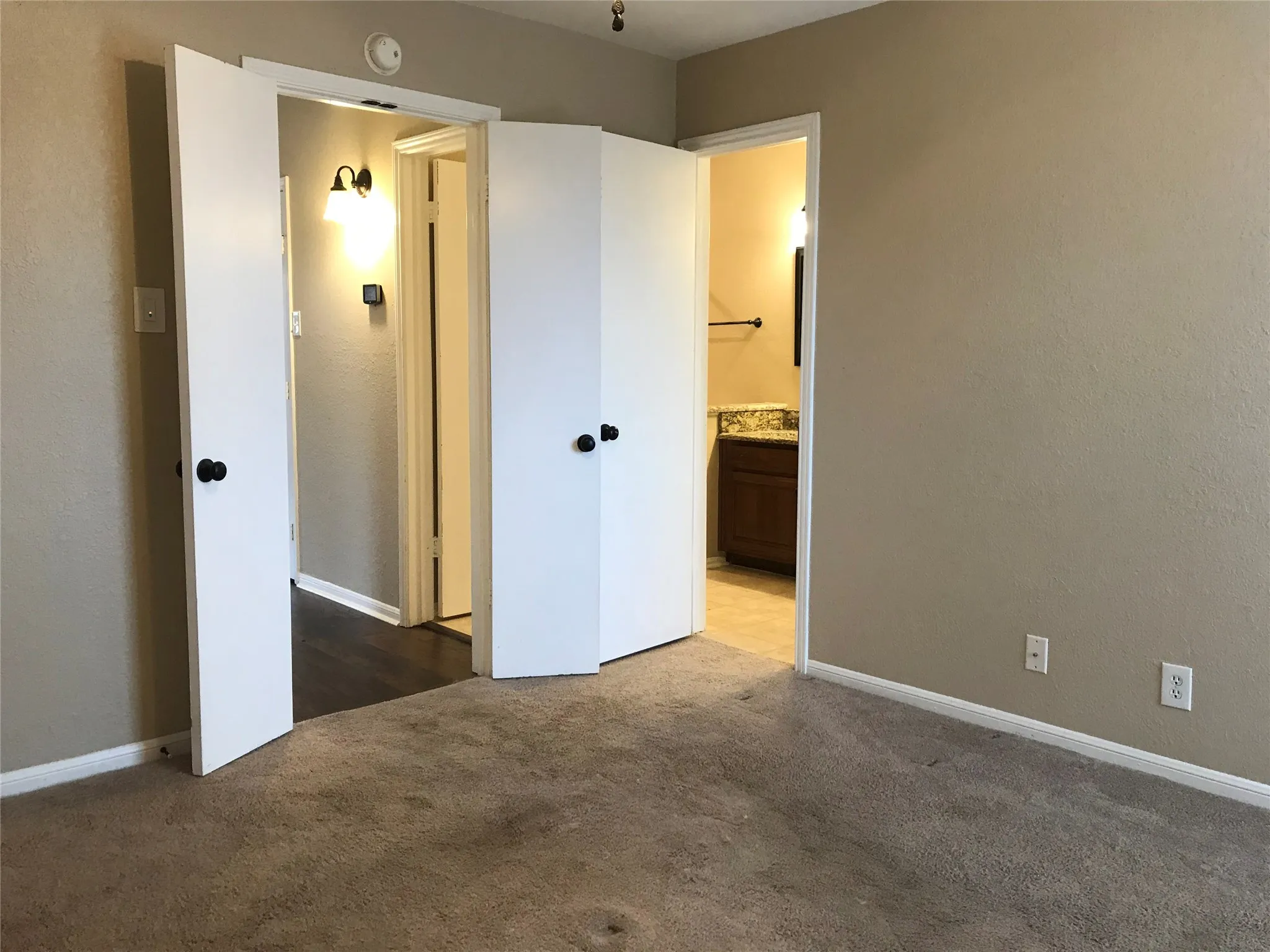 Condominium For Rent in Tarrant County , 1101 Calico Lane 1420, Arlington, Texas 76011, 1 Bedroom, 1 Bathroom, Garage spaces, 792 Sqft, built in 1981, mls#21409373, Real Estate Agent in Arlington, Homes For Rent in Tarrant county, Homes For Rent in Arlington, Realtor in Arlington Texas, Real Estate Brokerage Independent Realty Texas, Luminita Cordes Realtor