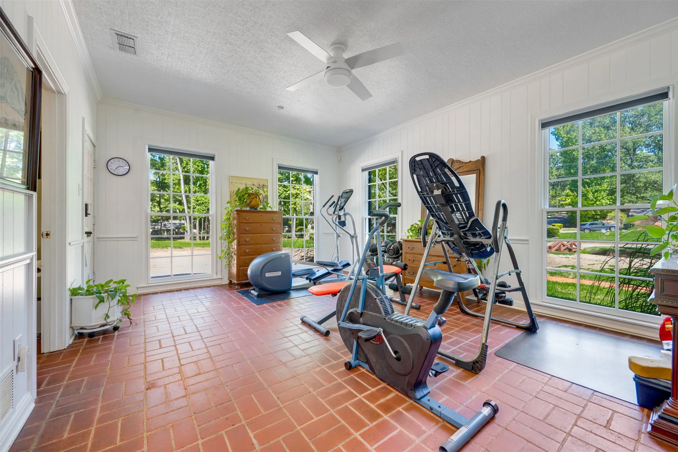 Single Family Residence For Sale in Anderson County , 603 Glenwood Dr, Palestine, Texas 75801, 3 Bedroom, 3 Bathroom, 2 Garage spaces, 3,068 Sqft, built in 1970, mls#21409365, Real Estate Agent in Palestine, Homes For Sale in Anderson county, Homes For Sale in Palestine, Realtor in Palestine Texas, Real Estate Brokerage Independent Realty Texas, Luminita Cordes Realtor