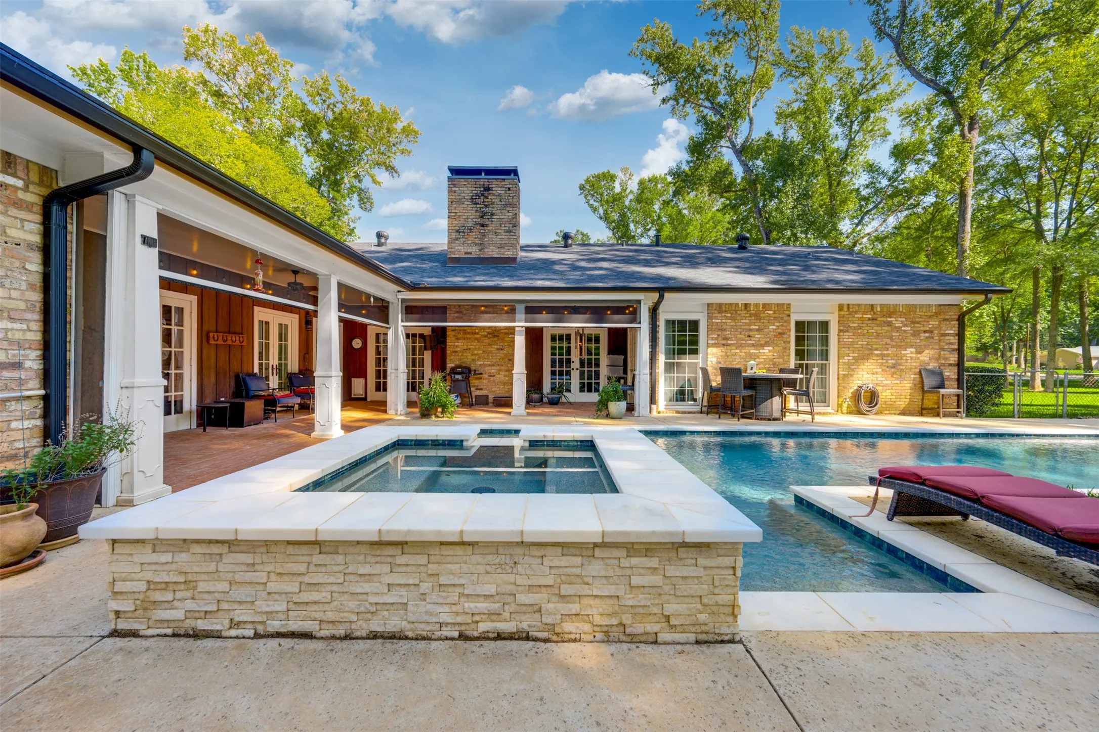 Single Family Residence For Sale in Anderson County , 603 Glenwood Dr, Palestine, Texas 75801, 3 Bedroom, 3 Bathroom, 2 Garage spaces, 3,068 Sqft, built in 1970, mls#21409365, Real Estate Agent in Palestine, Homes For Sale in Anderson county, Homes For Sale in Palestine, Realtor in Palestine Texas, Real Estate Brokerage Independent Realty Texas, Luminita Cordes Realtor
