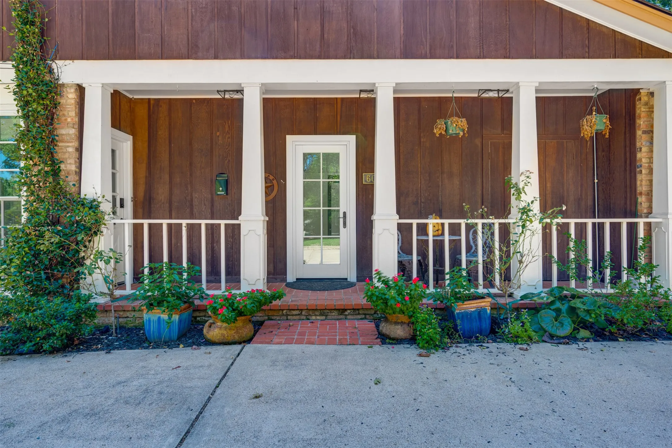Single Family Residence For Sale in Anderson County , 603 Glenwood Dr, Palestine, Texas 75801, 3 Bedroom, 3 Bathroom, 2 Garage spaces, 3,068 Sqft, built in 1970, mls#21409365, Real Estate Agent in Palestine, Homes For Sale in Anderson county, Homes For Sale in Palestine, Realtor in Palestine Texas, Real Estate Brokerage Independent Realty Texas, Luminita Cordes Realtor