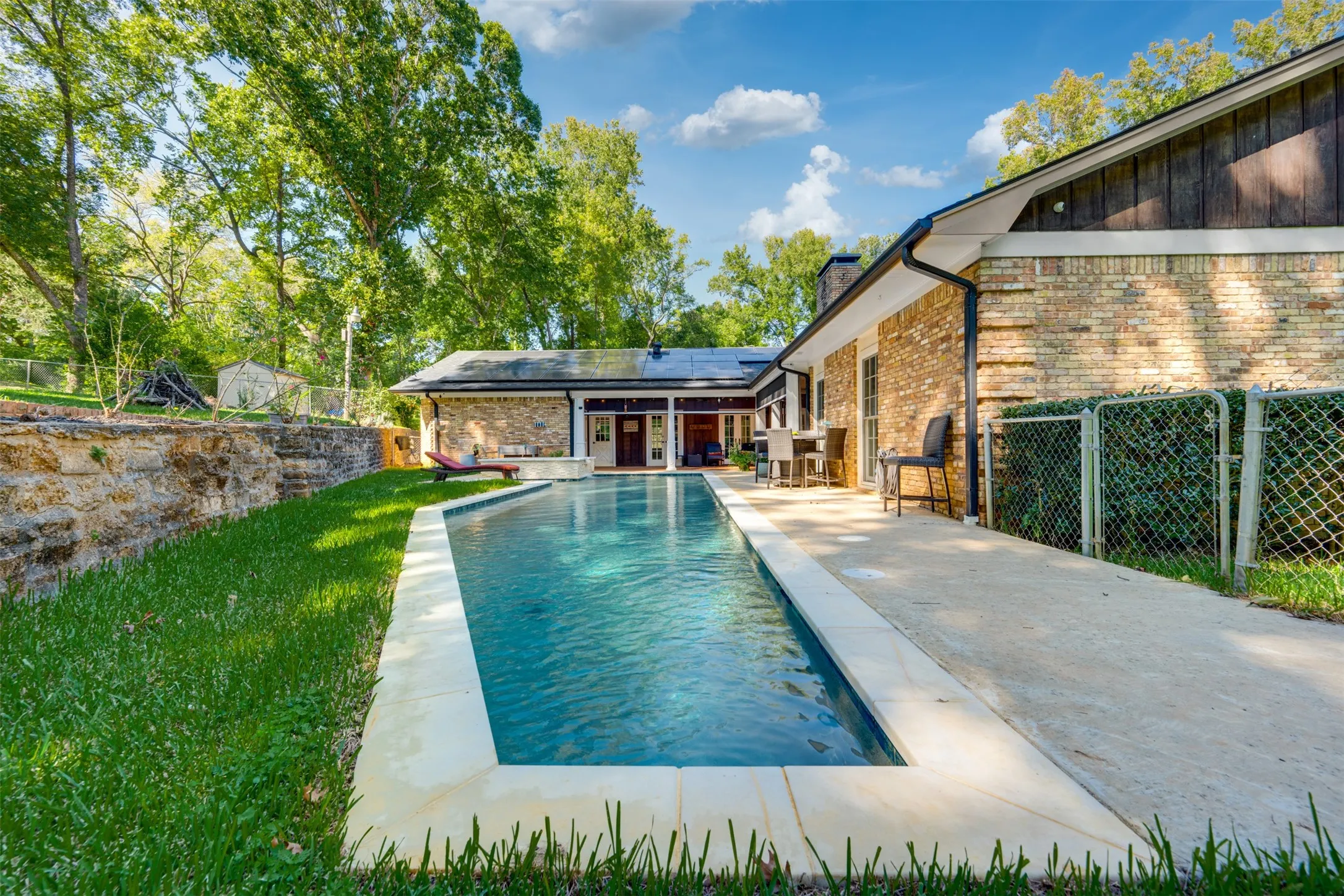 Single Family Residence For Sale in Anderson County , 603 Glenwood Dr, Palestine, Texas 75801, 3 Bedroom, 3 Bathroom, 2 Garage spaces, 3,068 Sqft, built in 1970, mls#21409365, Real Estate Agent in Palestine, Homes For Sale in Anderson county, Homes For Sale in Palestine, Realtor in Palestine Texas, Real Estate Brokerage Independent Realty Texas, Luminita Cordes Realtor