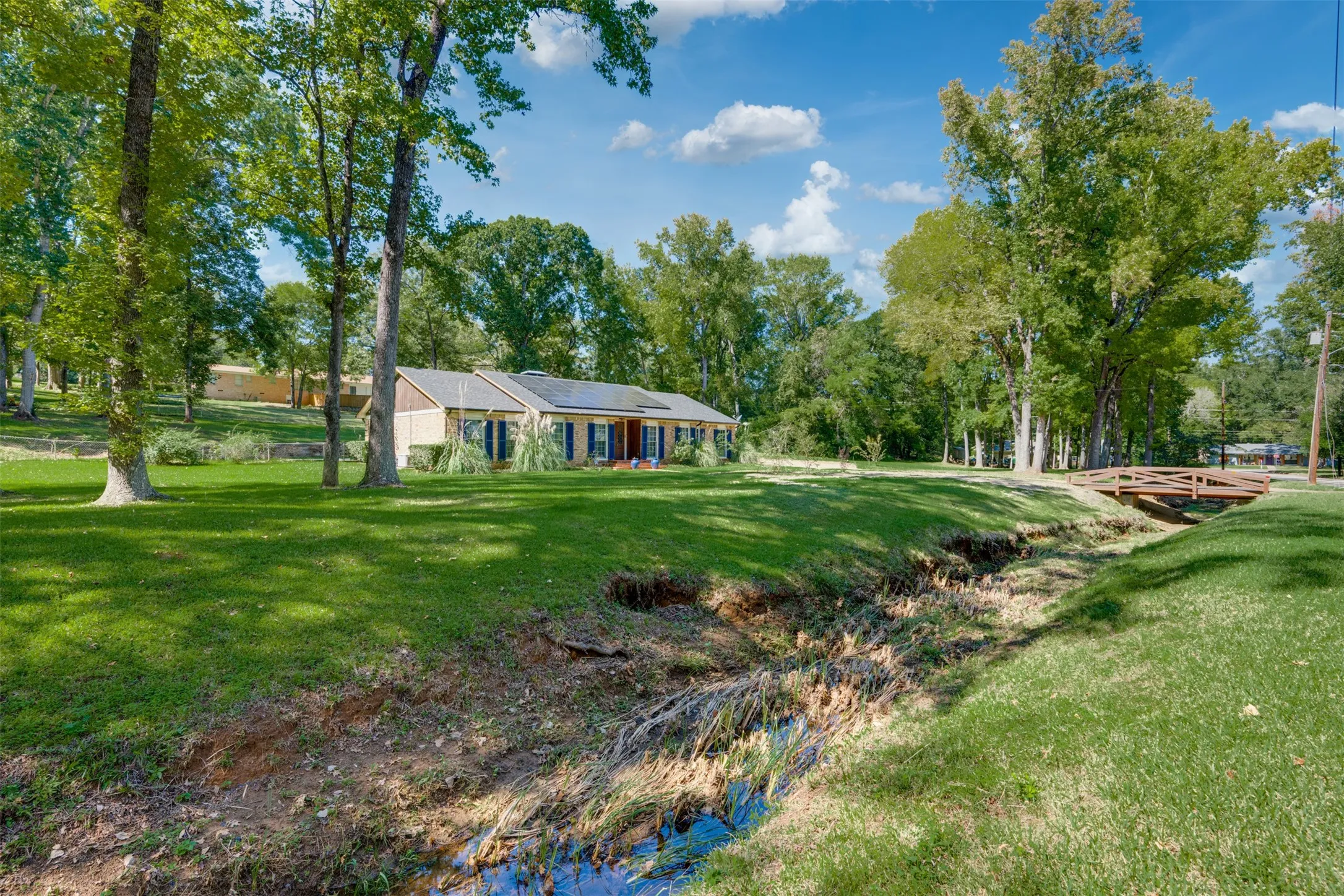 Single Family Residence For Sale in Anderson County , 603 Glenwood Dr, Palestine, Texas 75801, 3 Bedroom, 3 Bathroom, 2 Garage spaces, 3,068 Sqft, built in 1970, mls#21409365, Real Estate Agent in Palestine, Homes For Sale in Anderson county, Homes For Sale in Palestine, Realtor in Palestine Texas, Real Estate Brokerage Independent Realty Texas, Luminita Cordes Realtor