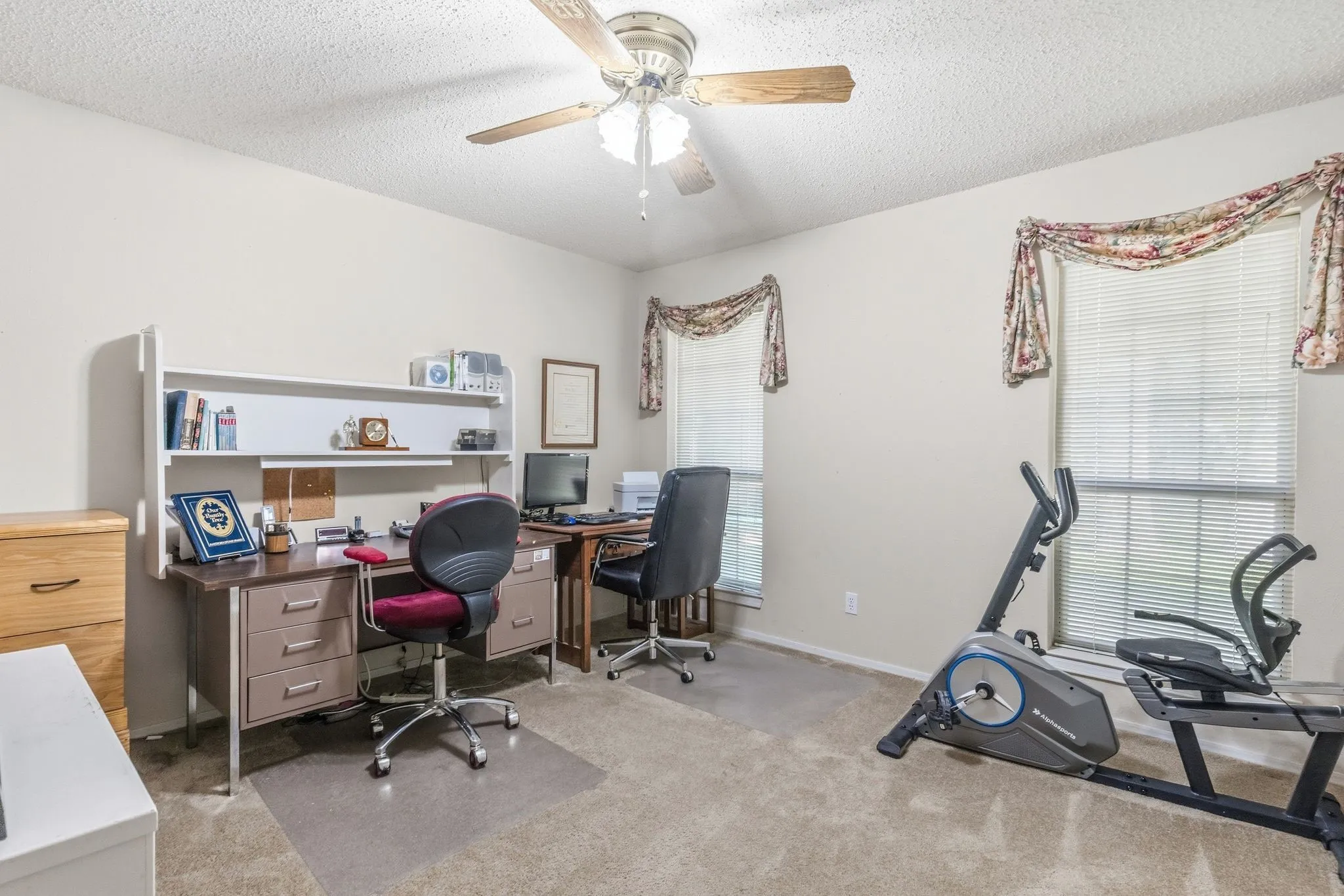 Single Family Residence For Sale in Hunt County , 703 Private Road 3141, Greenville, Texas 75402, 3 Bedroom, 2 Bathroom, 2 Garage spaces, 1,863 Sqft, built in 1980, mls#21409097, Real Estate Agent in Greenville, Homes For Sale in Hunt county, Homes For Sale in Greenville, Realtor in Greenville Texas, Real Estate Brokerage Independent Realty Texas, Luminita Cordes Realtor