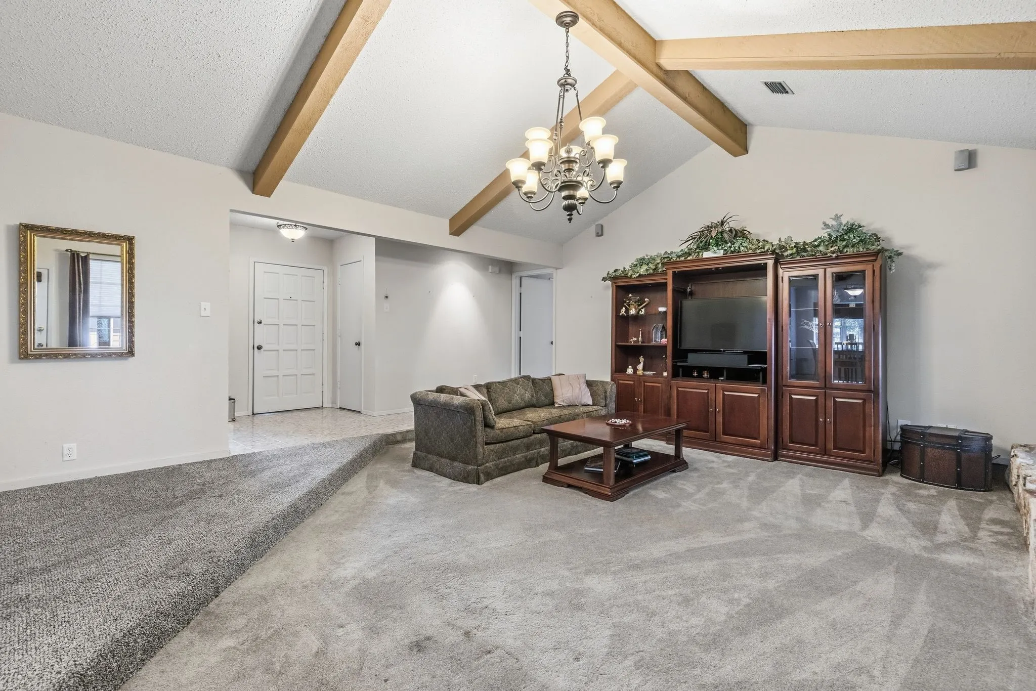 Single Family Residence For Sale in Hunt County , 703 Private Road 3141, Greenville, Texas 75402, 3 Bedroom, 2 Bathroom, 2 Garage spaces, 1,863 Sqft, built in 1980, mls#21409097, Real Estate Agent in Greenville, Homes For Sale in Hunt county, Homes For Sale in Greenville, Realtor in Greenville Texas, Real Estate Brokerage Independent Realty Texas, Luminita Cordes Realtor