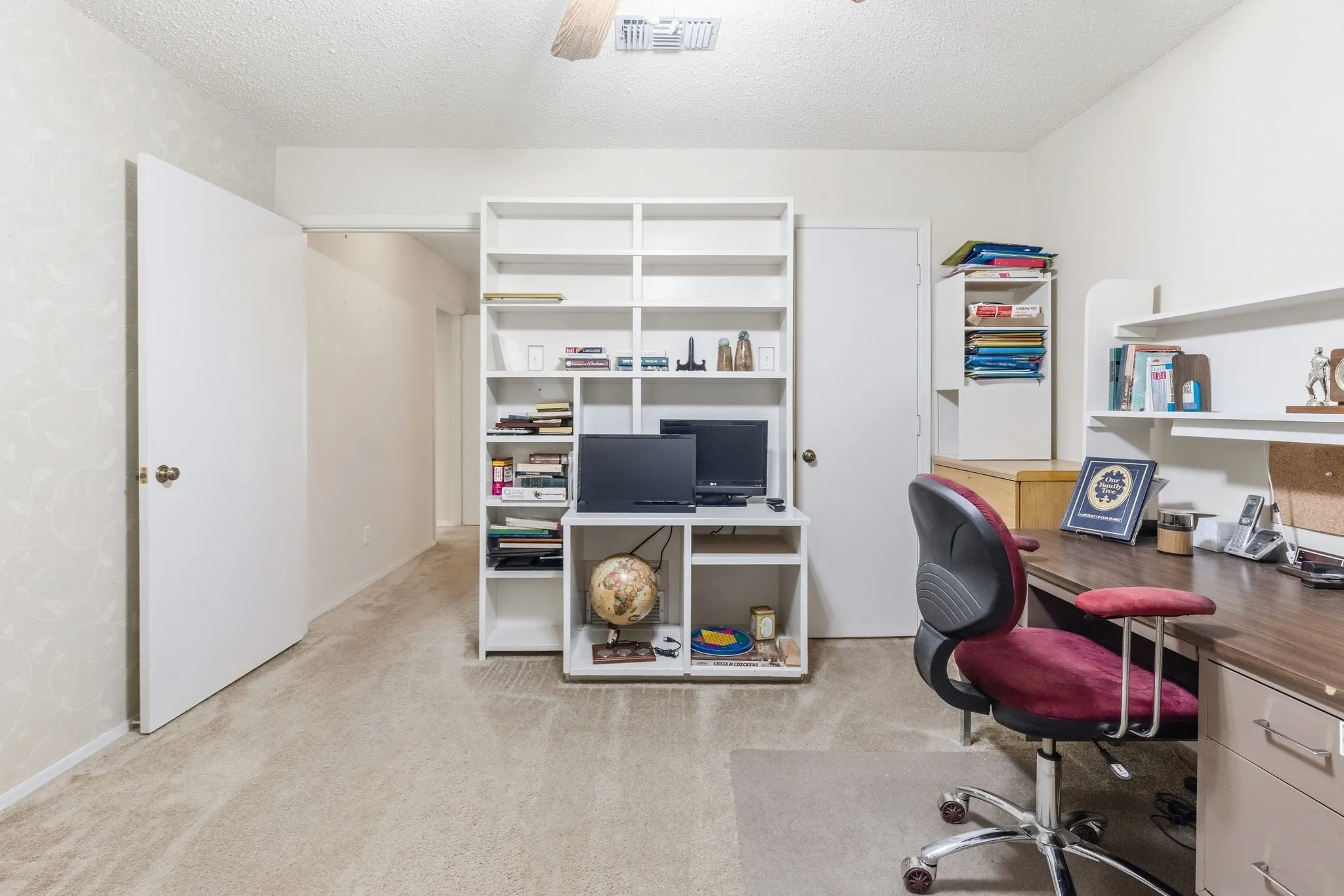 Single Family Residence For Sale in Hunt County , 703 Private Road 3141, Greenville, Texas 75402, 3 Bedroom, 2 Bathroom, 2 Garage spaces, 1,863 Sqft, built in 1980, mls#21409097, Real Estate Agent in Greenville, Homes For Sale in Hunt county, Homes For Sale in Greenville, Realtor in Greenville Texas, Real Estate Brokerage Independent Realty Texas, Luminita Cordes Realtor