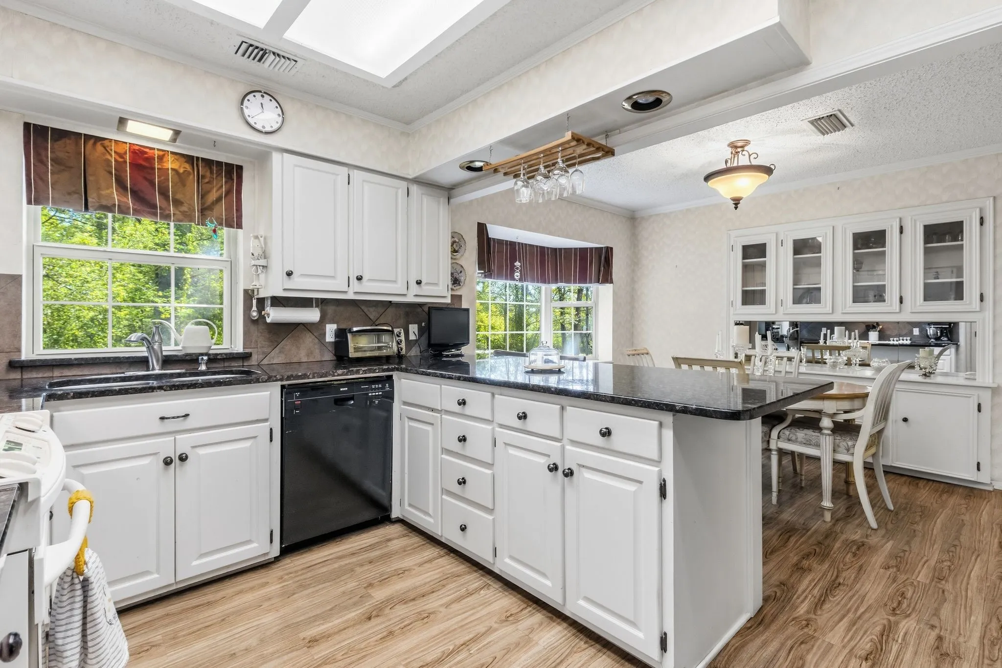 Single Family Residence For Sale in Hunt County , 703 Private Road 3141, Greenville, Texas 75402, 3 Bedroom, 2 Bathroom, 2 Garage spaces, 1,863 Sqft, built in 1980, mls#21409097, Real Estate Agent in Greenville, Homes For Sale in Hunt county, Homes For Sale in Greenville, Realtor in Greenville Texas, Real Estate Brokerage Independent Realty Texas, Luminita Cordes Realtor